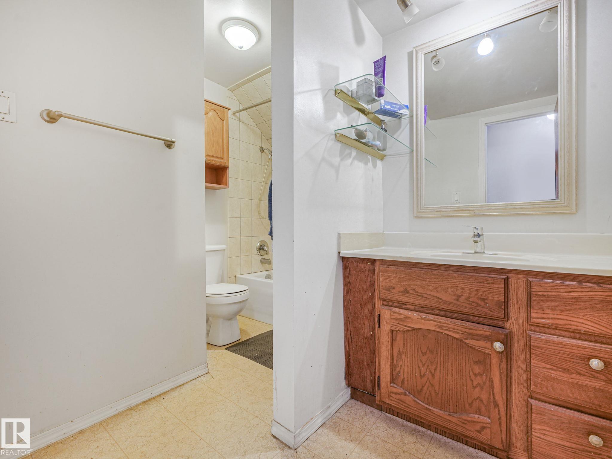 https://zimg.paragon.ice.com/ParagonImages/Property/PM/RAE/225408237/27/0/0/c19cc42e0a0ca1718235316045a839bd/1/9c2e442c329deeac953feff481b4544a/225408237-8a2d12ac-78eb-41f7-b410-ec60377808cb.JPG