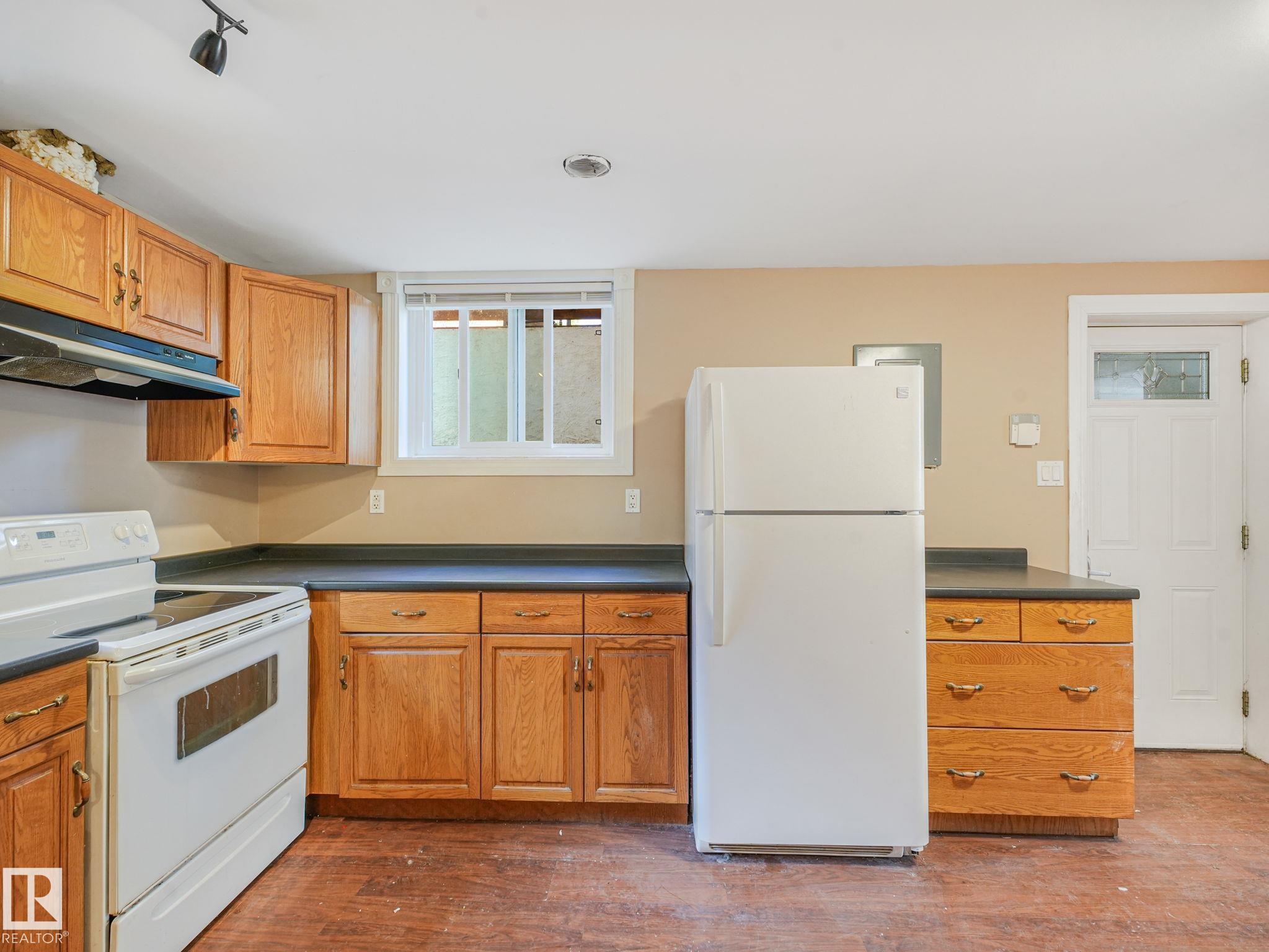 https://zimg.paragon.ice.com/ParagonImages/Property/PM/RAE/225408237/33/0/0/70e50d2d7f4b0ab5b658dc253bf38e8c/1/9c2e442c329deeac953feff481b4544a/225408237-8787a391-d8ea-412c-b0aa-3a098a753f45.JPG