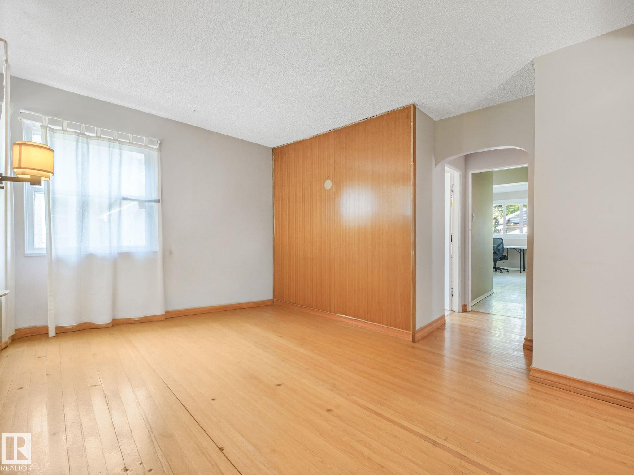 https://zimg.paragon.ice.com/ParagonImages/Property/PM/RAE/225408237/6/0/0/0396f8df45fffbd0ffdae9471d135cb3/1/9c2e442c329deeac953feff481b4544a/225408237-7a37c45a-ab95-4582-9e38-f36d6c88e13b.JPG