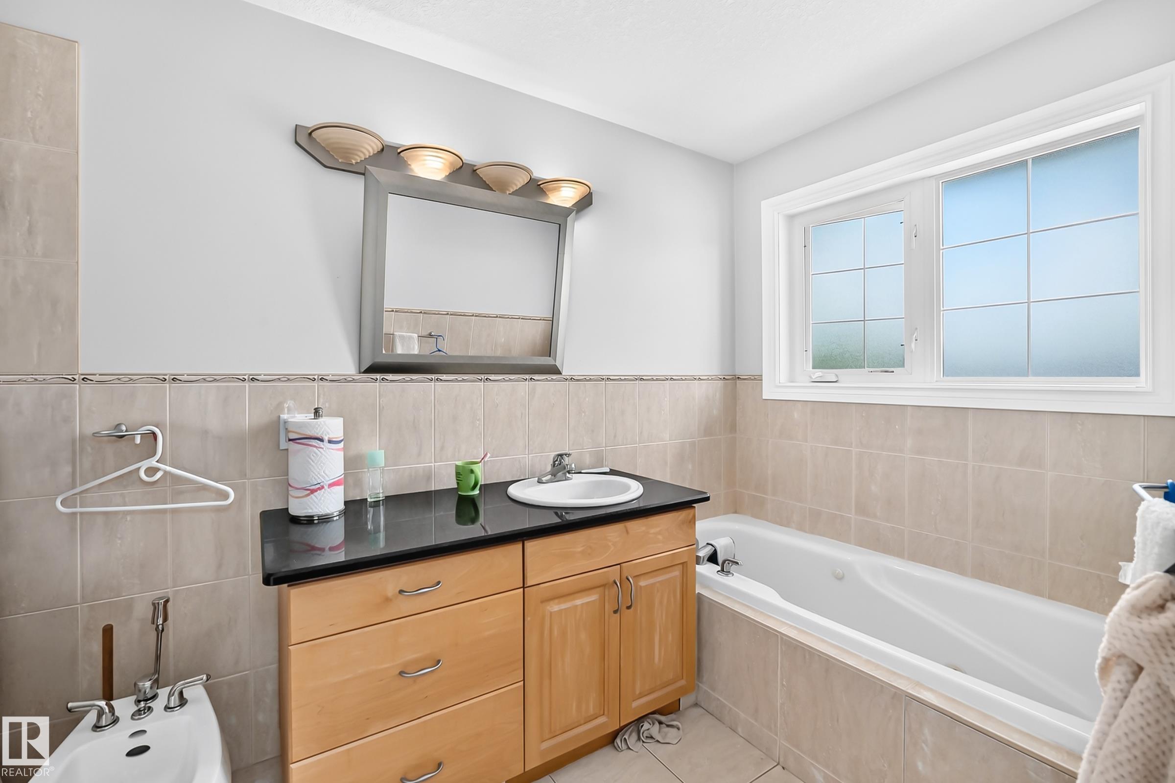 Photo 15 at 8517 156 Avenue NW, Belle Rive, Edmonton