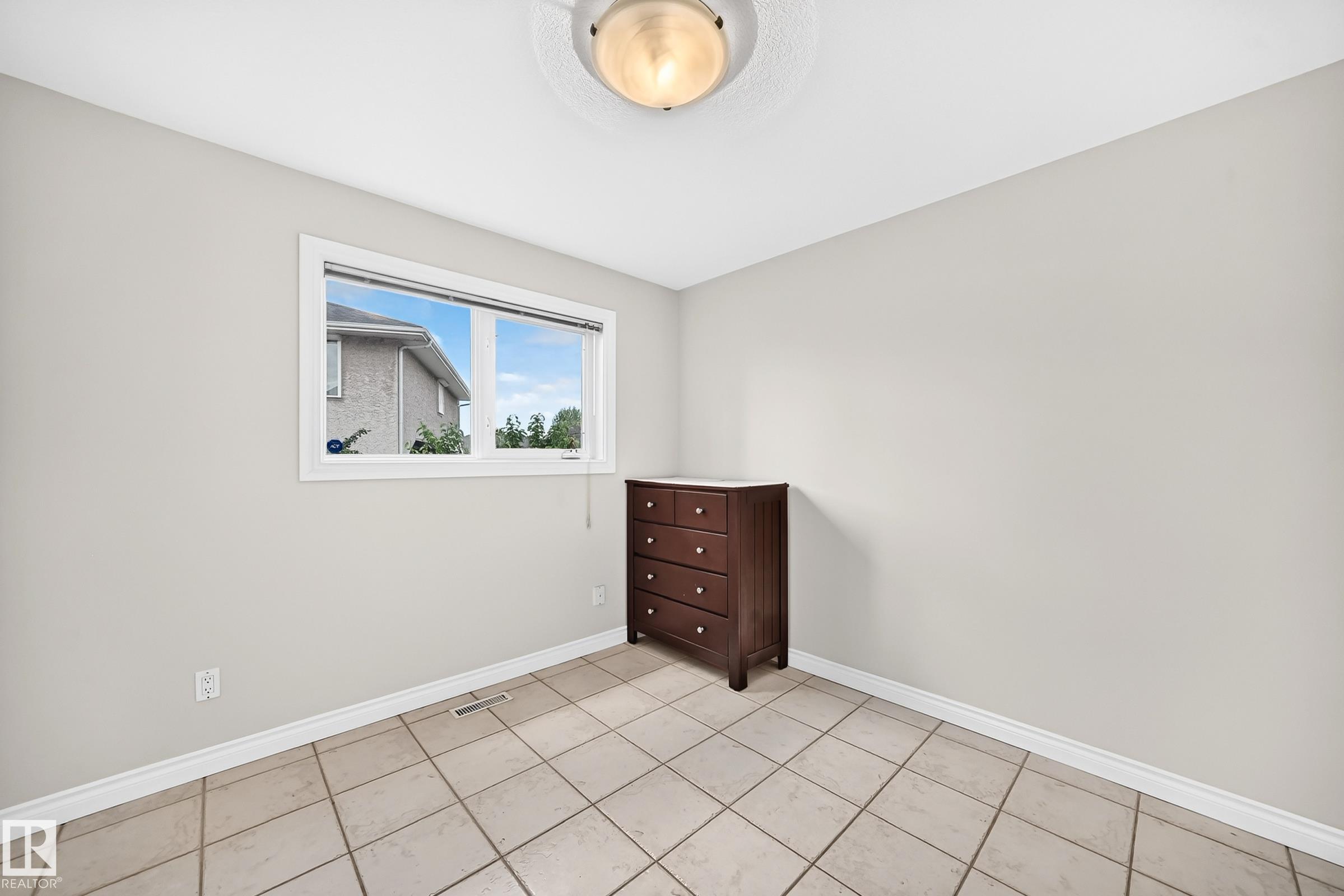 Photo 19 at 8517 156 Avenue NW, Belle Rive, Edmonton