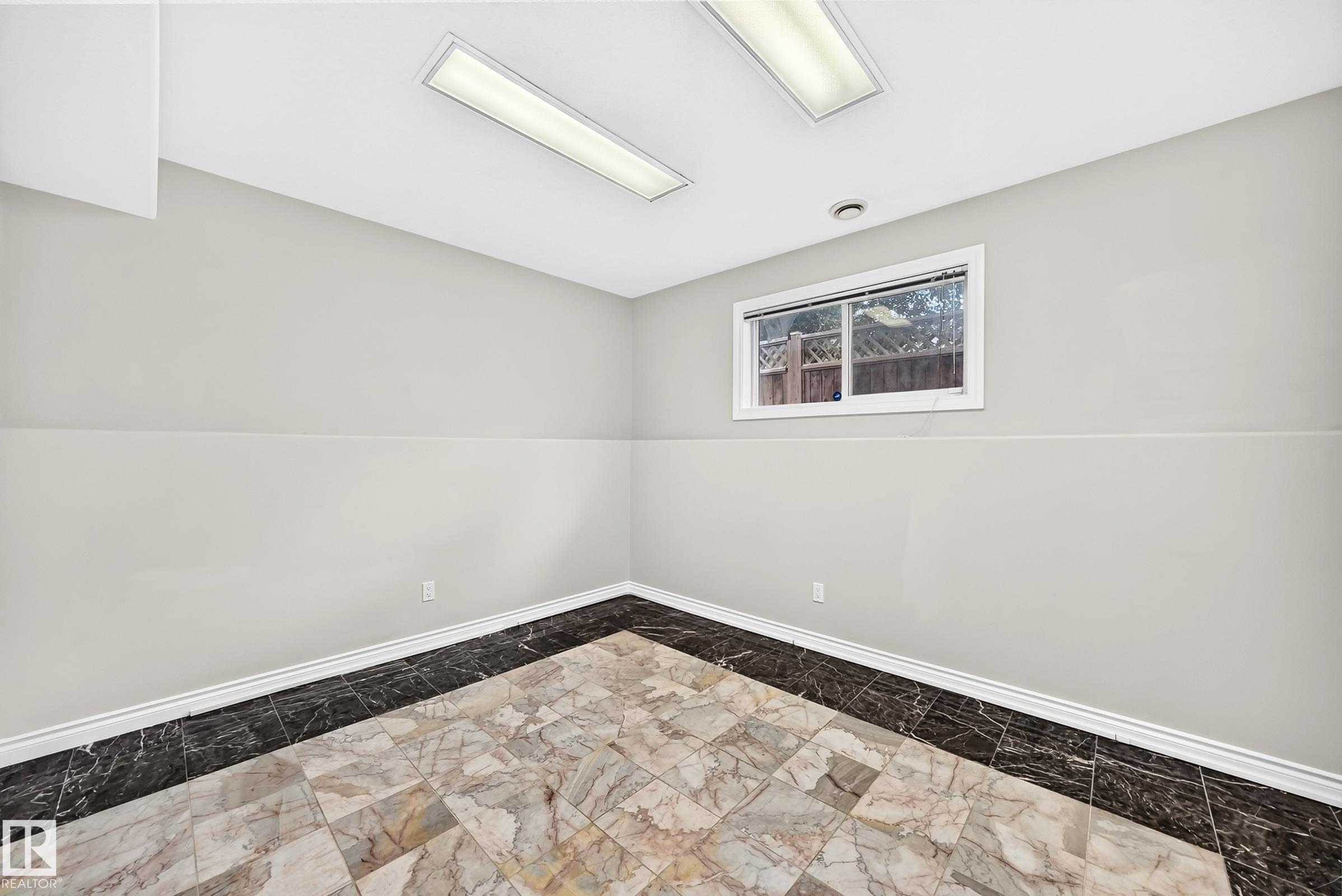 Photo 24 at 8517 156 Avenue NW, Belle Rive, Edmonton