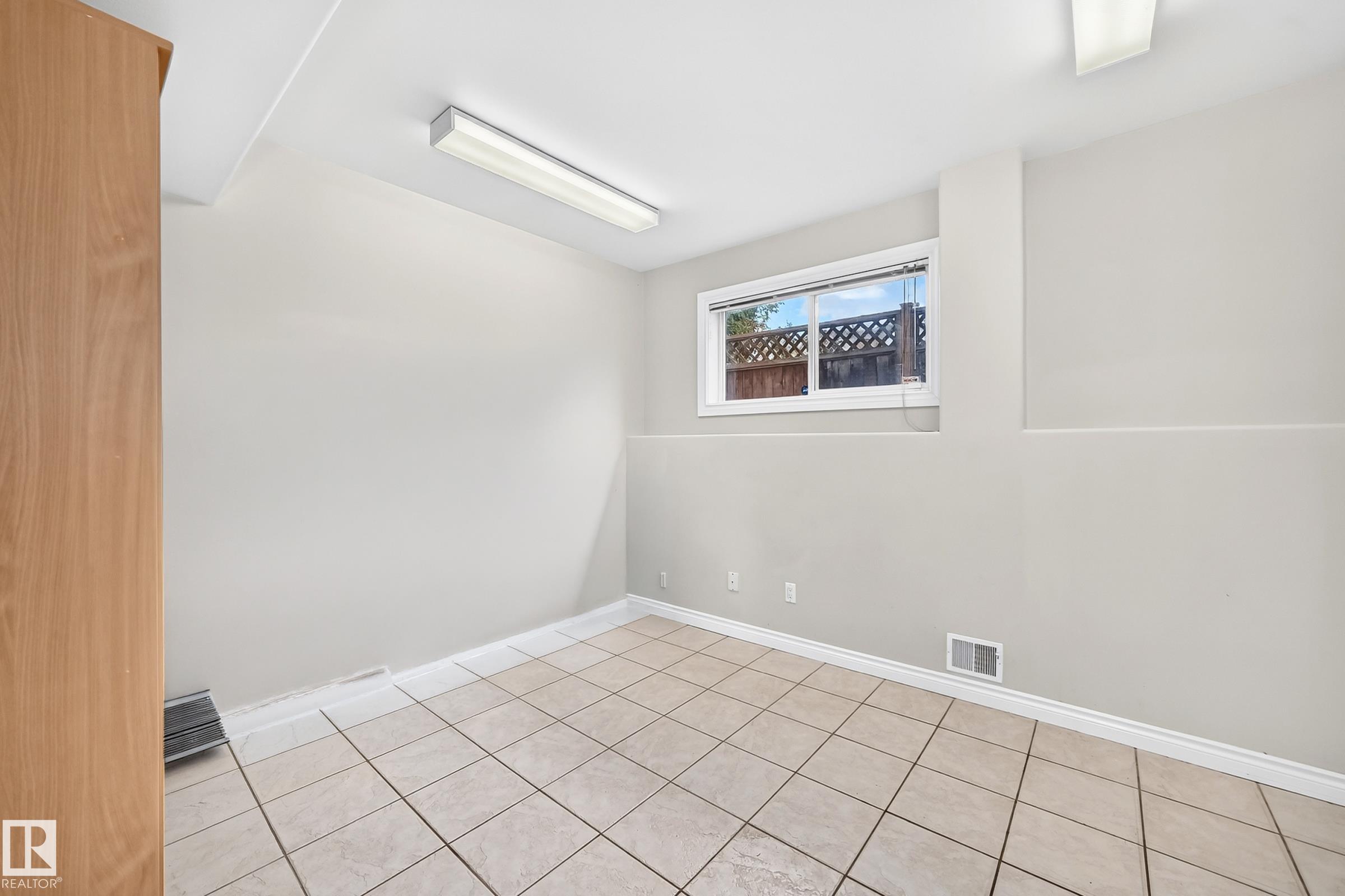 Photo 27 at 8517 156 Avenue NW, Belle Rive, Edmonton