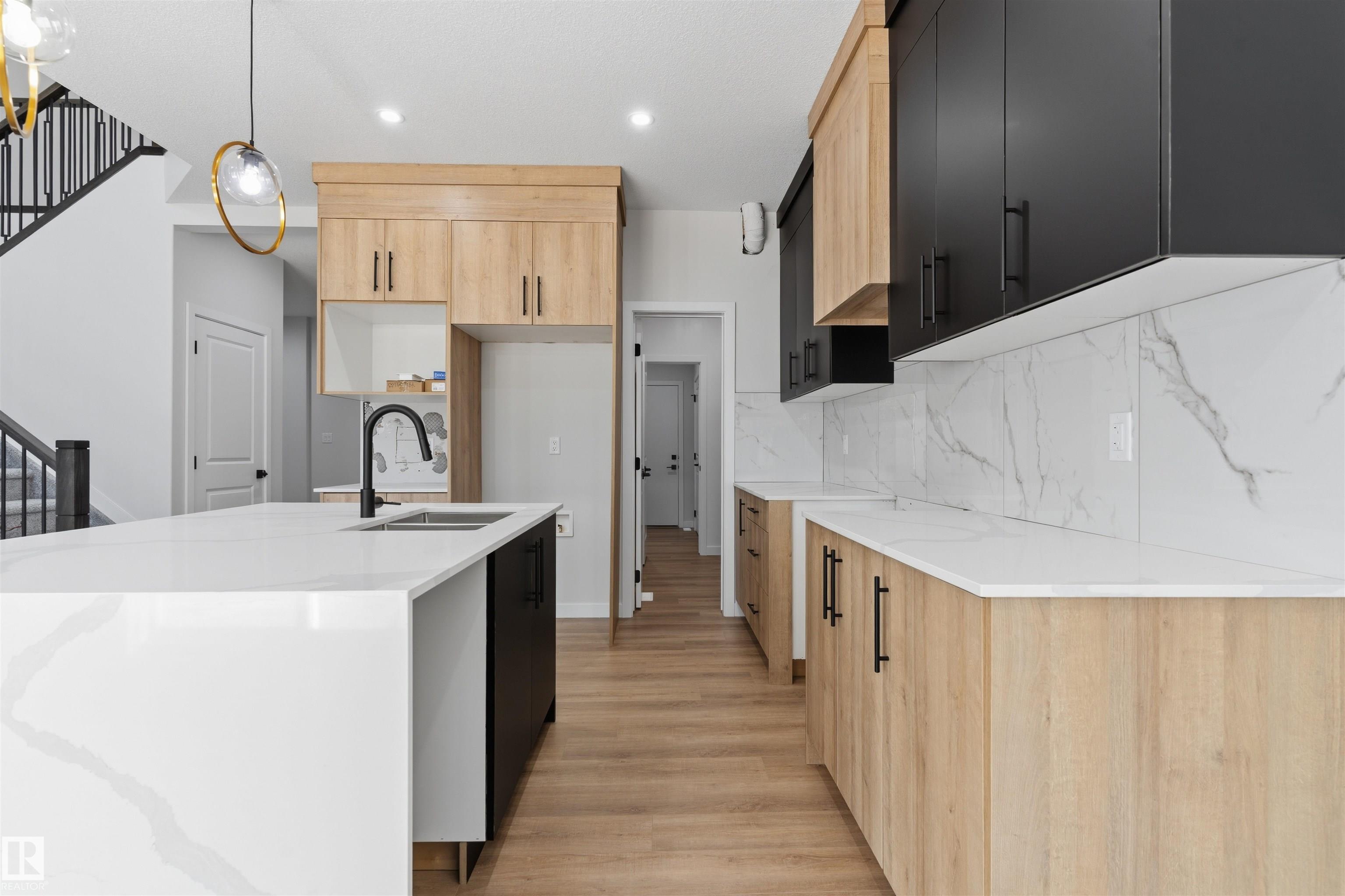 https://zimg.paragon.ice.com/ParagonImages/Property/PM/RAE/225408304/6/0/0/b8eb0d7c6411893f7a9b0aaff89effd9/1/738b3d139a63b0ad112702fc97b6aa88/225408304-f648f976-a2df-408e-9892-1cdebaba9f0b.JPG