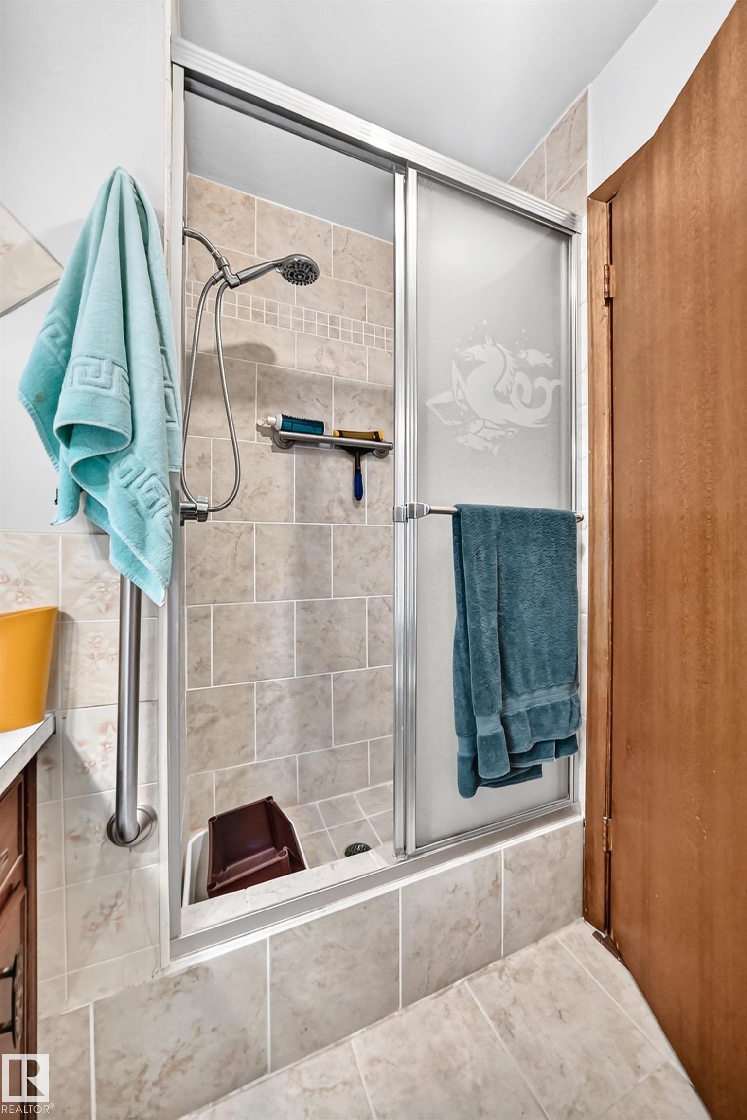 https://zimg.paragon.ice.com/ParagonImages/Property/PM/RAE/225408325/26/0/0/3447ba4e919d5e014f5df55b86cfa45c/1/ba4f8924f2b356dde759fed987b028bd/225408325-8952ff1d-3e86-4962-a141-4d78e9c31562.JPG