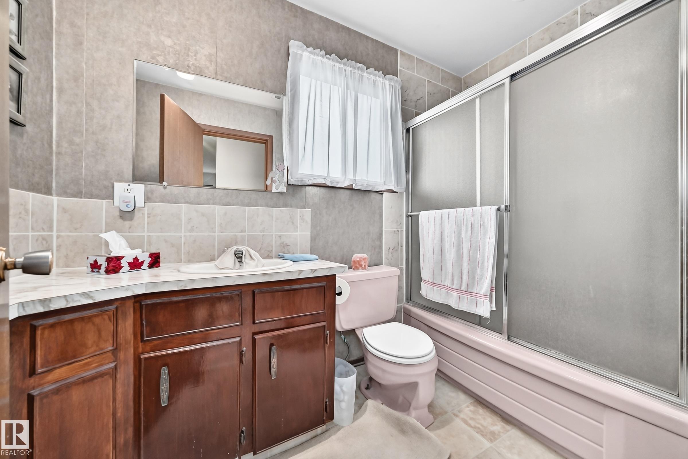 https://zimg.paragon.ice.com/ParagonImages/Property/PM/RAE/225408325/41/0/0/155843c6f1a1e1ed095c724b5819e9eb/1/ba4f8924f2b356dde759fed987b028bd/225408325-e1b66852-2085-4bfc-87ff-c2980c9e2720.JPG