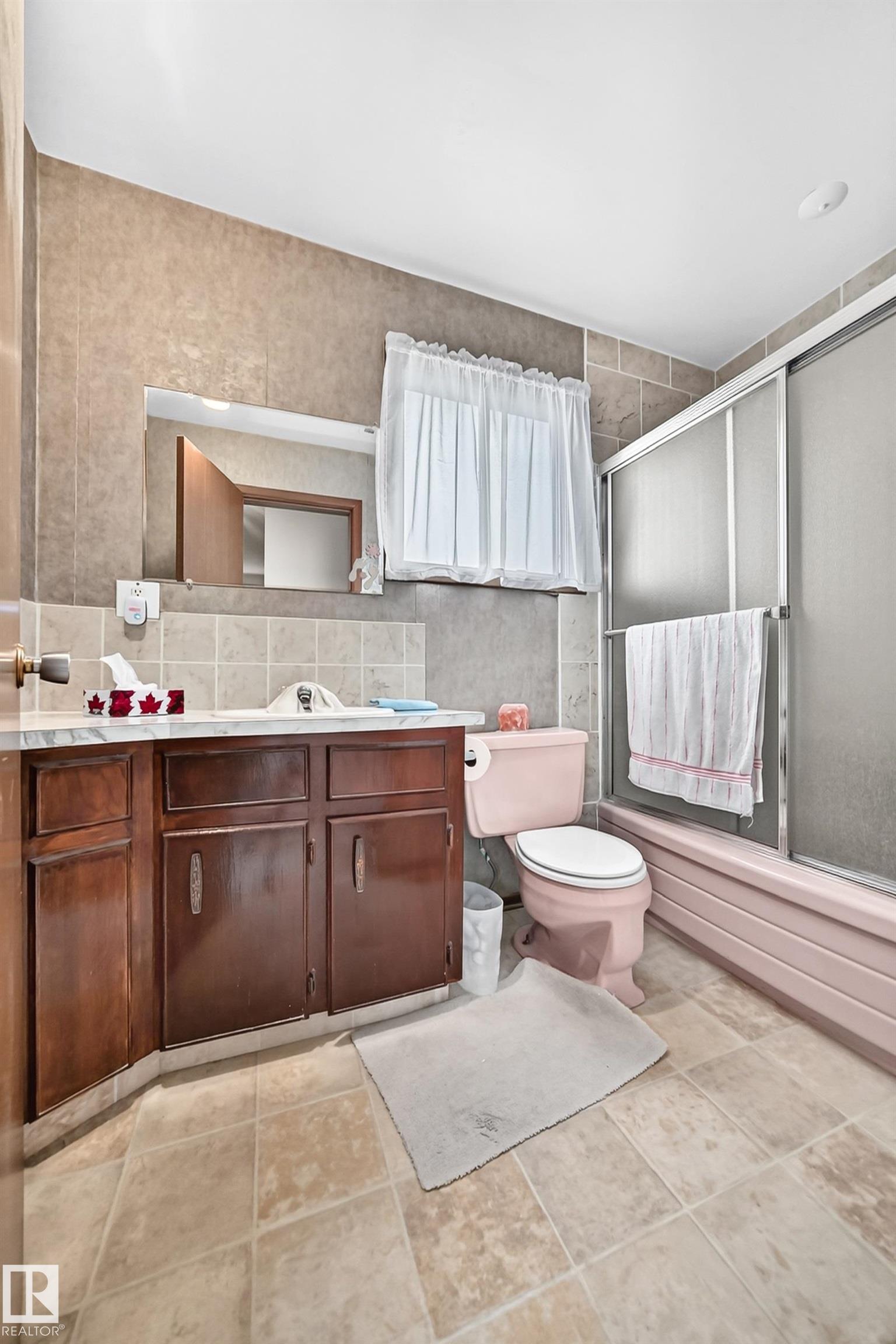 https://zimg.paragon.ice.com/ParagonImages/Property/PM/RAE/225408325/42/0/0/f5fb9bedb40d341b218132b8fe606580/1/ba4f8924f2b356dde759fed987b028bd/225408325-73e87445-24d5-417a-97a2-dd186bc807e7.JPG