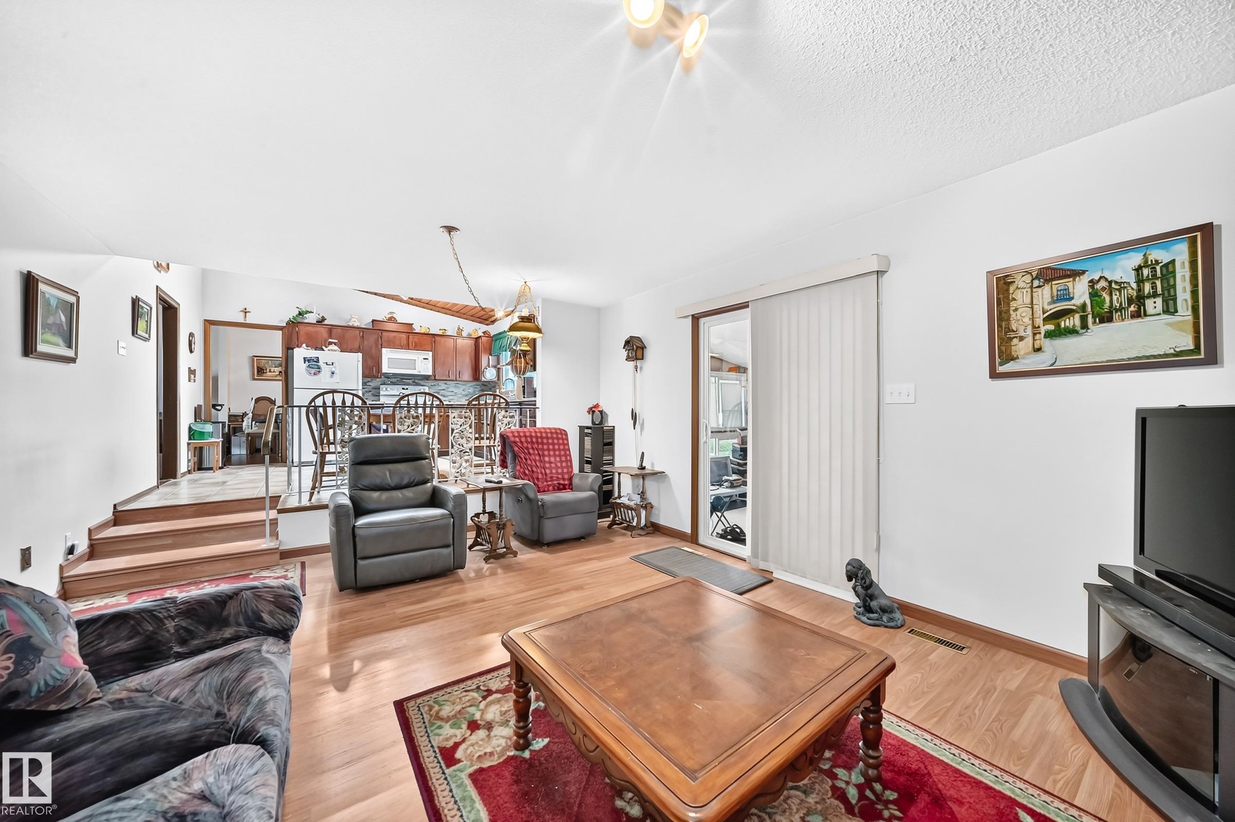 https://zimg.paragon.ice.com/ParagonImages/Property/PM/RAE/225408325/8/0/0/d2bc3e1ad7a30a2e25f21a641a461054/1/ba4f8924f2b356dde759fed987b028bd/225408325-4838e1c1-51b1-4200-8c14-3b98dc1d4f46.JPG