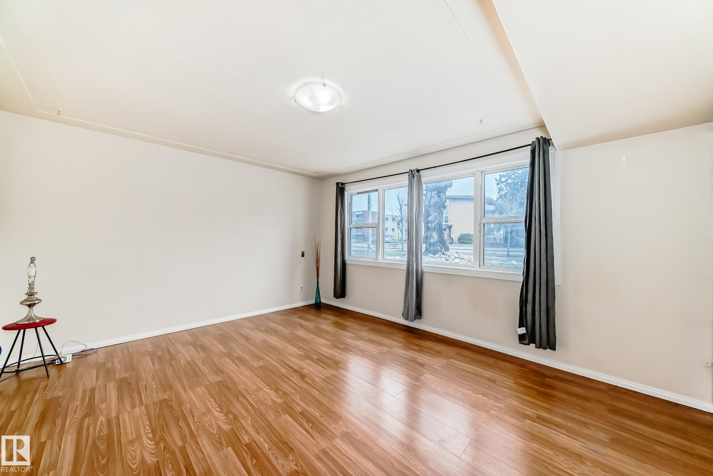 Photo 6 at 11716 124 Street NW, Inglewood, Edmonton