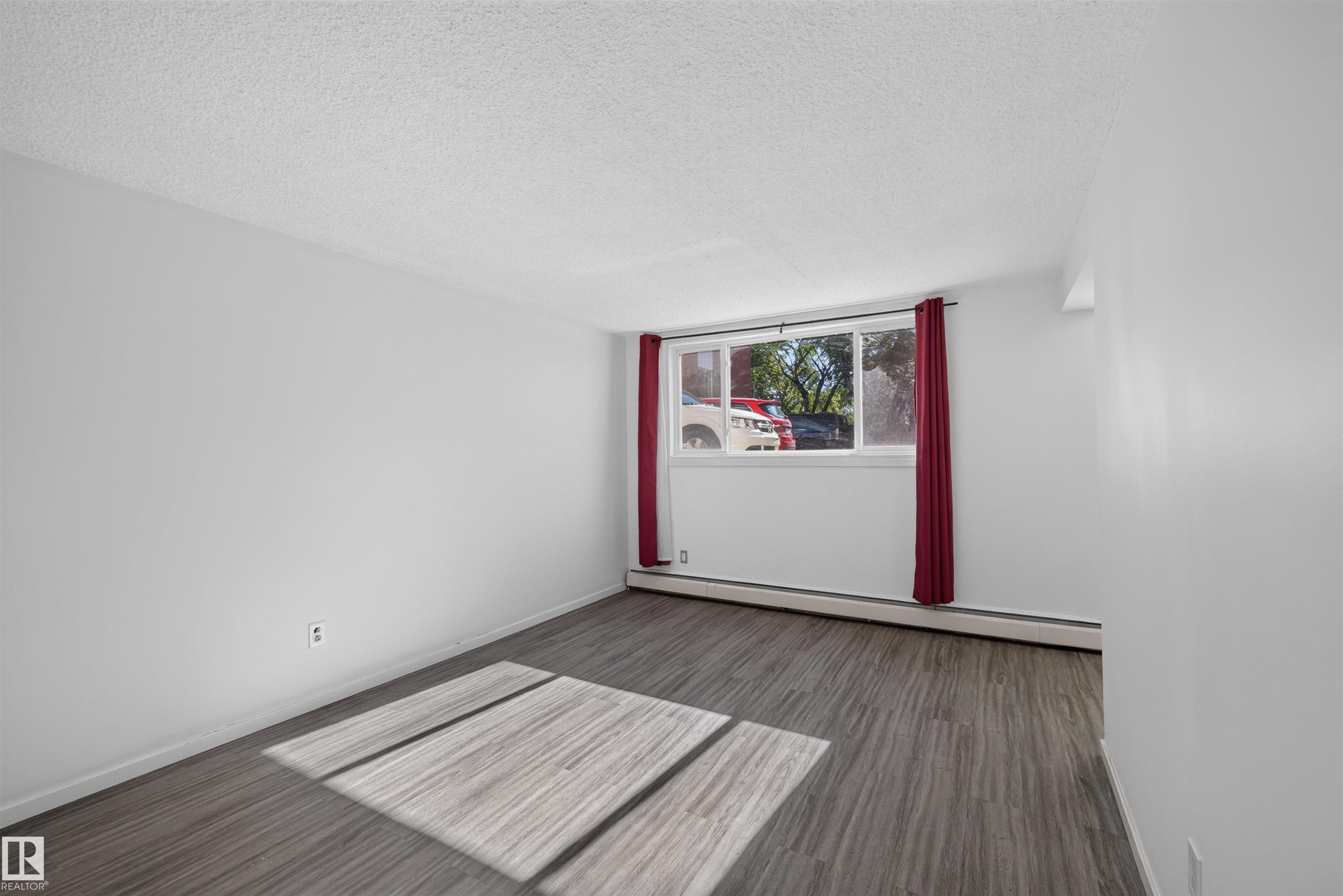 Photo 12 at 6 - 10230 122 Street NW, Wîhkwêntôwin, Edmonton