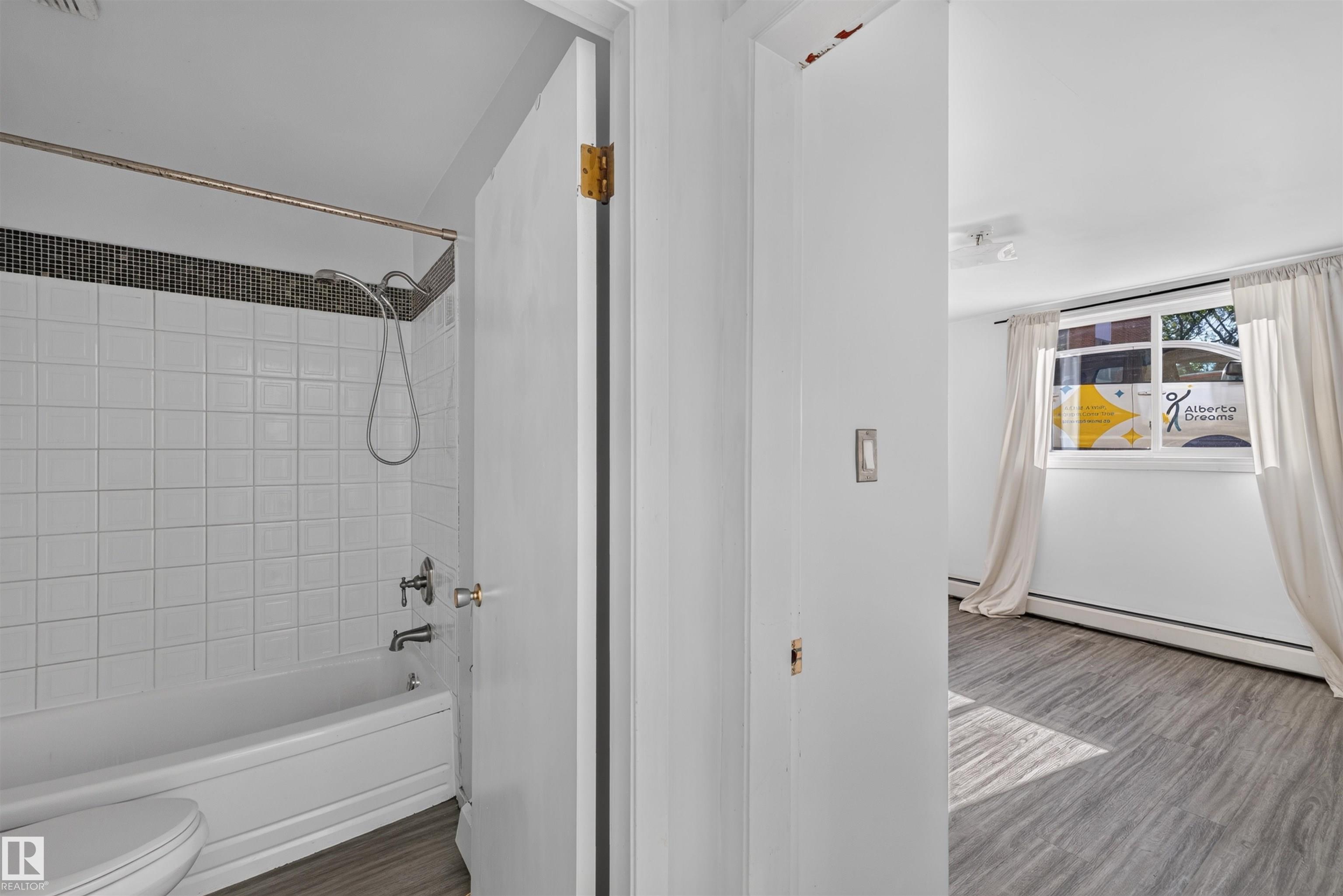 Photo 13 at 6 - 10230 122 Street NW, Wîhkwêntôwin, Edmonton
