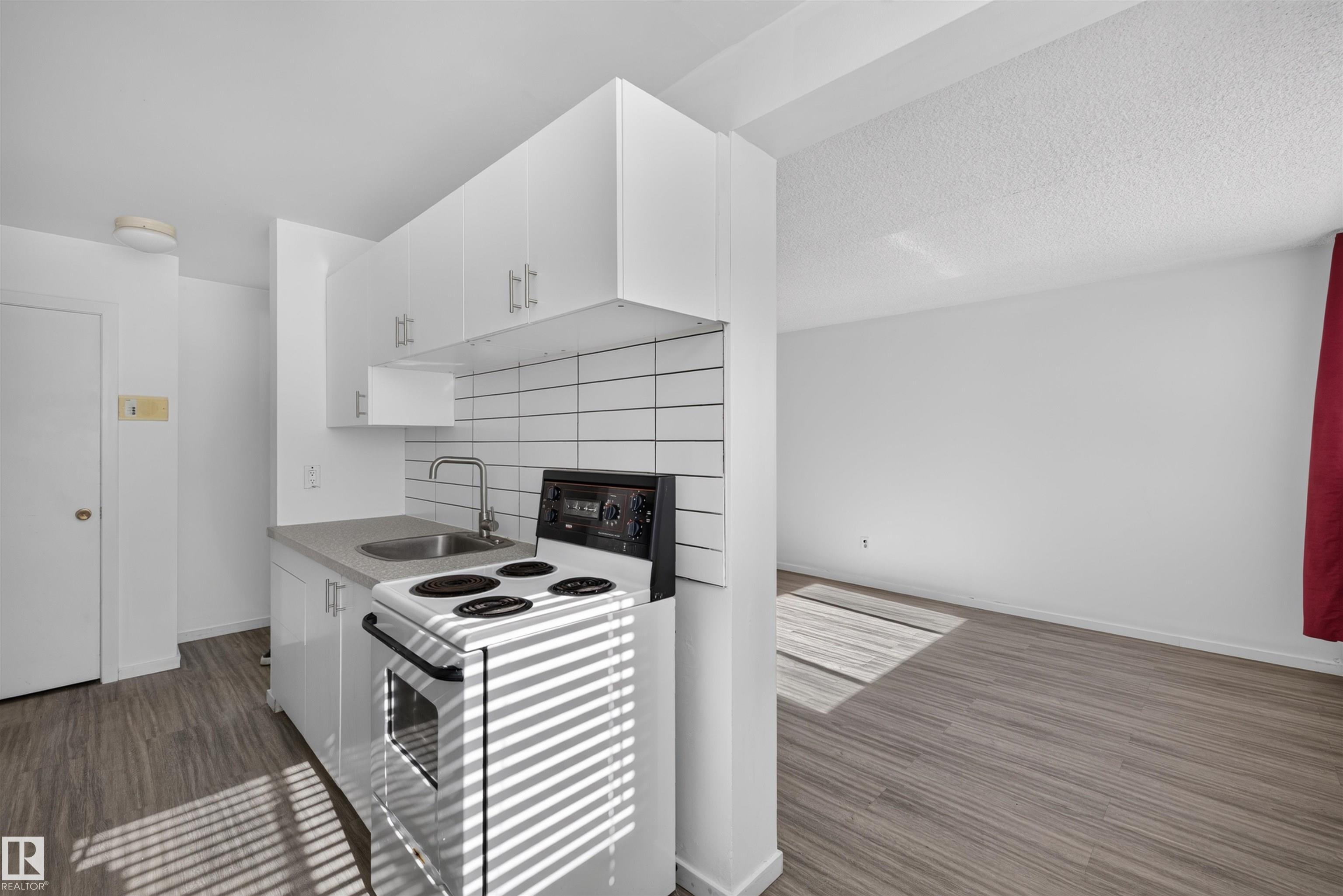Photo 5 at 6 - 10230 122 Street NW, Wîhkwêntôwin, Edmonton