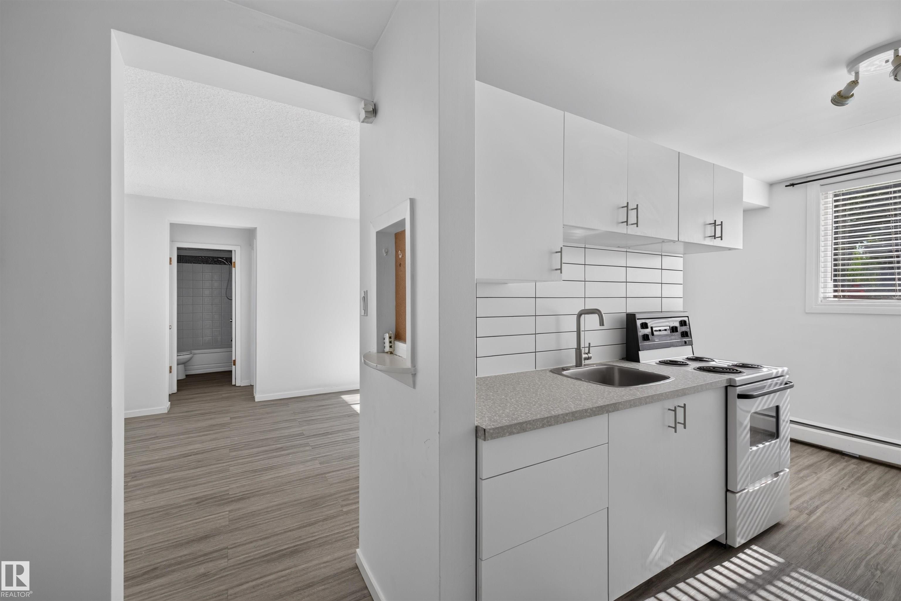 Photo 6 at 6 - 10230 122 Street NW, Wîhkwêntôwin, Edmonton