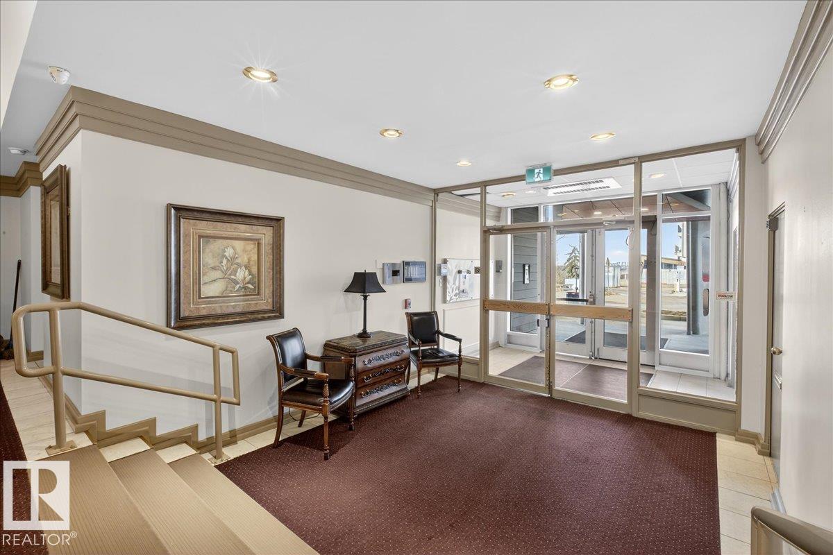 1806 - 9835 113 Street NW, Wîhkwêntôwin, Edmonton