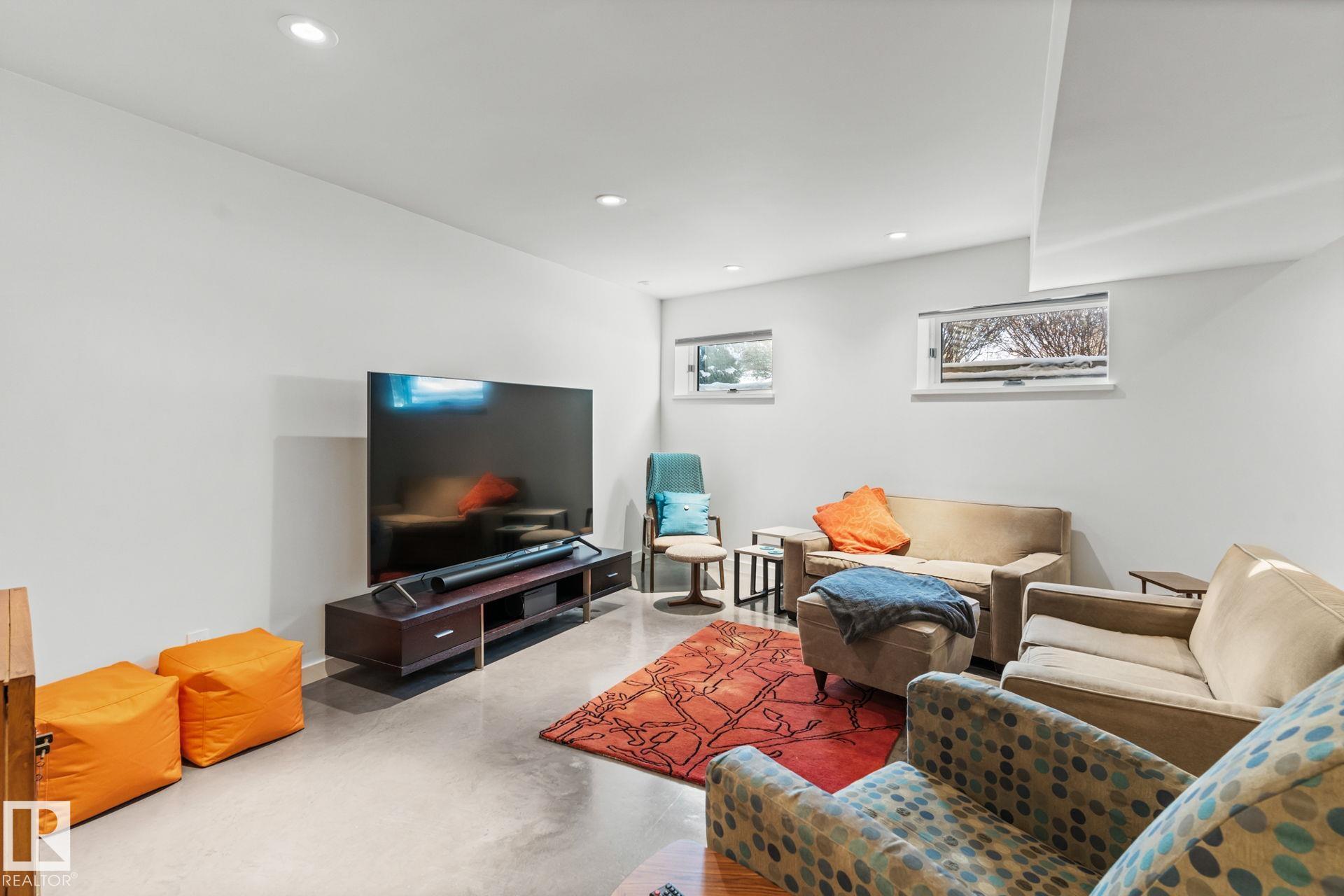 https://zimg.paragon.ice.com/ParagonImages/Property/PM/RAE/225408382/42/0/0/53ee54d1e9d2ef1ad1c29fbbabaf2227/1/0b1ae68d314f3ba7422ab4fb6586bc22/225408382-46A963A8-C4C7-463F-8587-B363E42EB0B8.JPG
