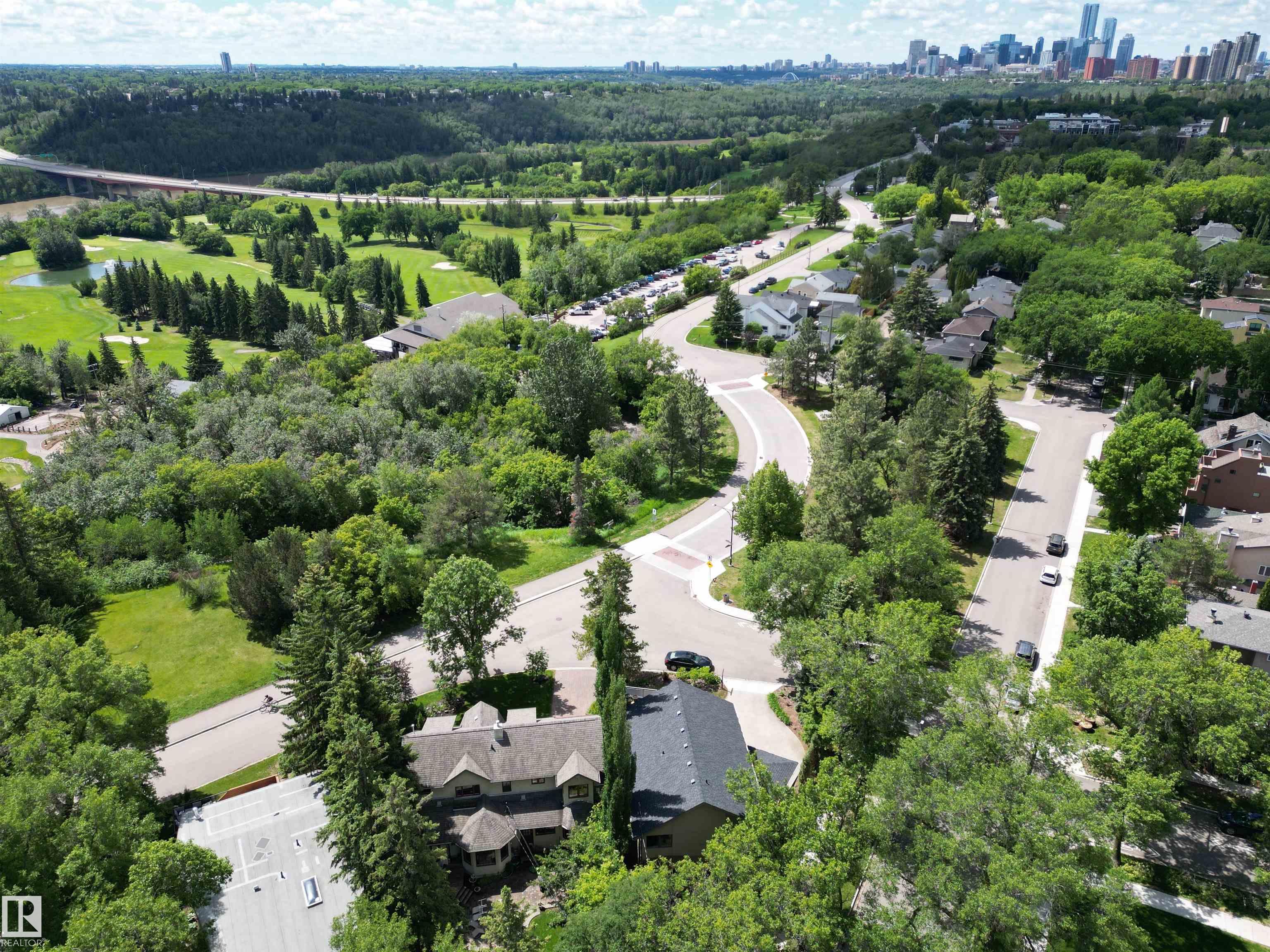 https://zimg.paragon.ice.com/ParagonImages/Property/PM/RAE/225408382/55/0/0/c33c60c37949e88b1b74a7b763794c3a/1/0b1ae68d314f3ba7422ab4fb6586bc22/225408382-ae8699e5-774d-4bcb-915d-043e70ec56d4.JPG