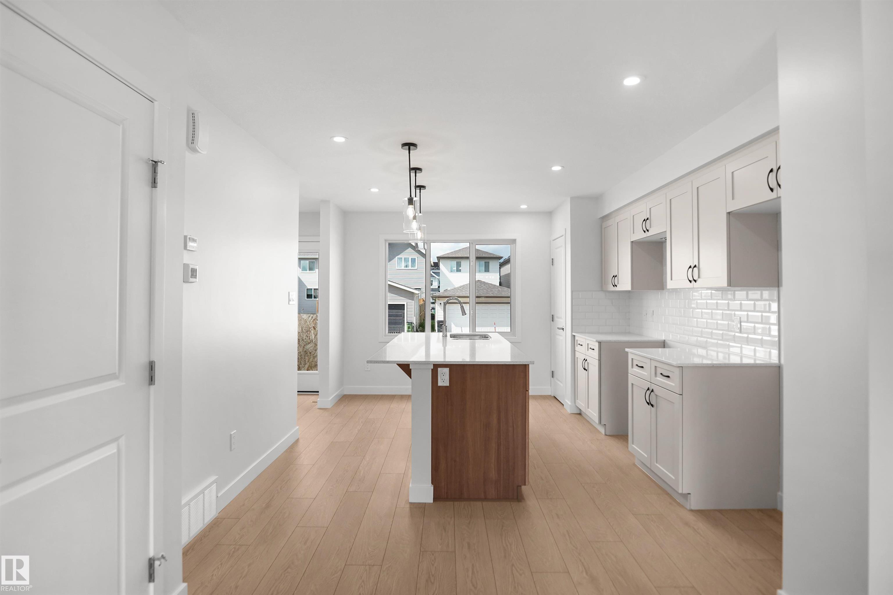https://zimg.paragon.ice.com/ParagonImages/Property/PM/RAE/225408400/9/0/0/fe630ba1ec90d5b144e927182ef7d988/1/521bcb581dadd3bbfdea10abc90d834b/225408400-e6ff2ac6-a763-4859-a01d-dee1331ed70a.JPG
