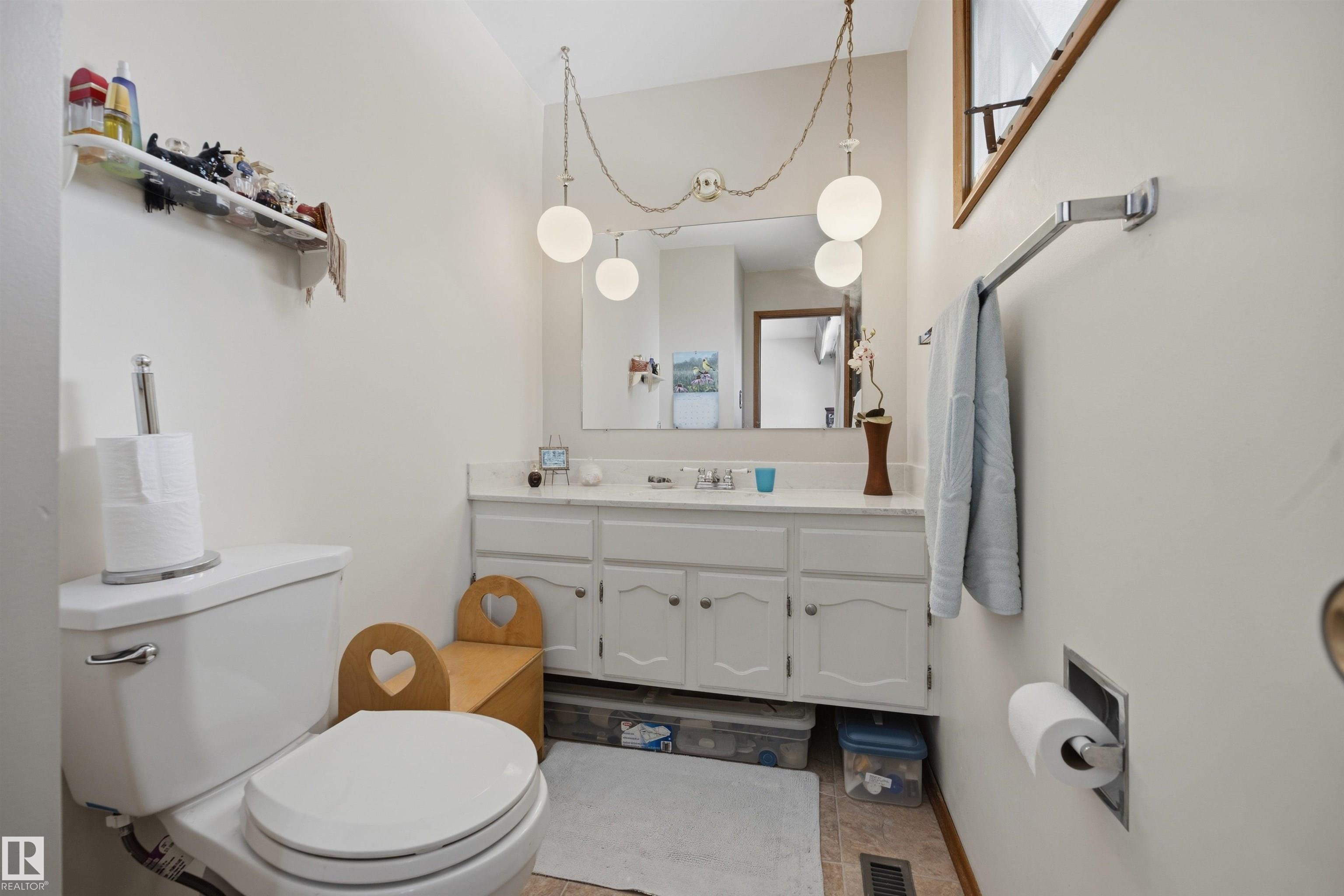 Photo 36 at 39 Manor Drive, Mills Haven, Sherwood Park