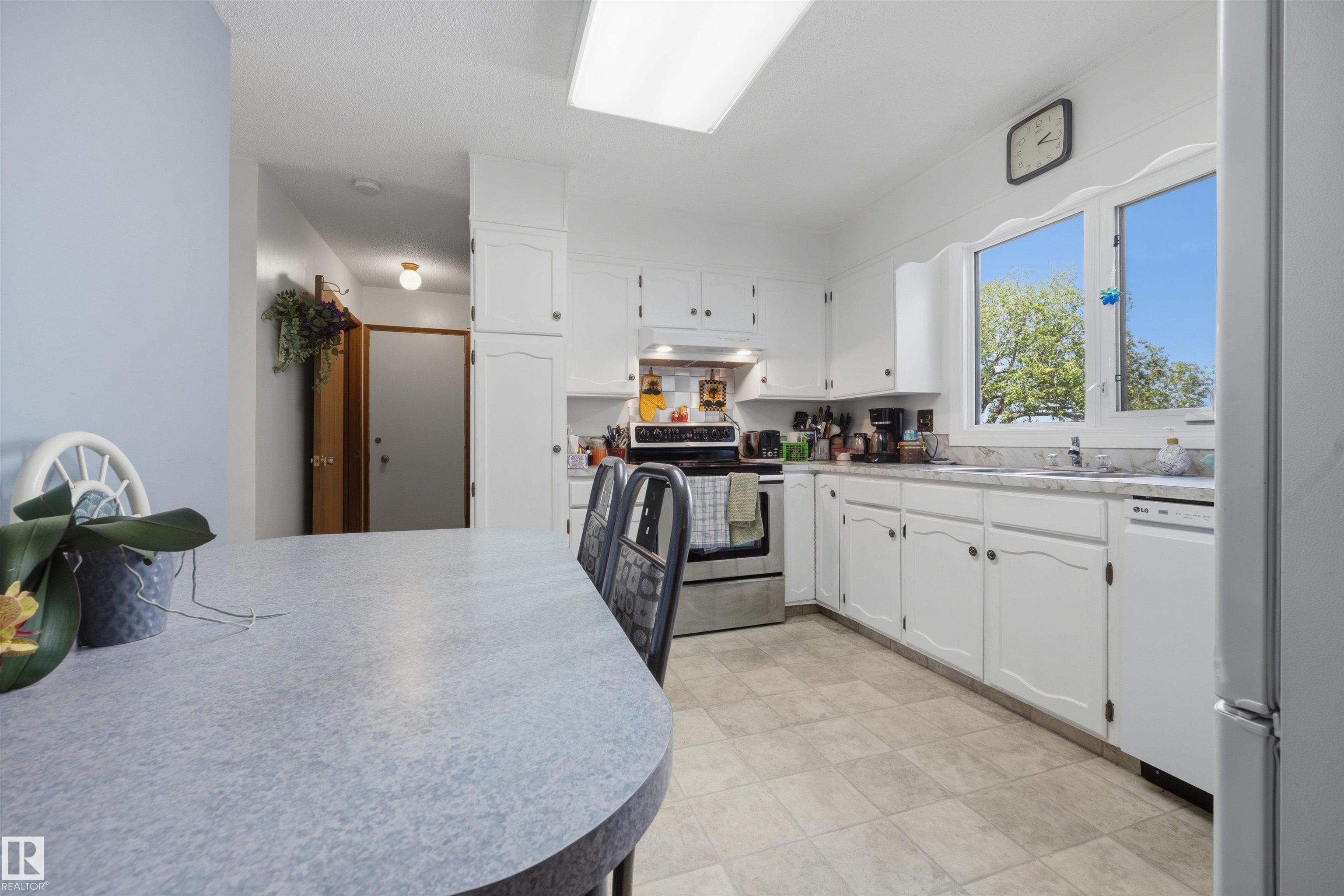 Photo 37 at 39 Manor Drive, Mills Haven, Sherwood Park