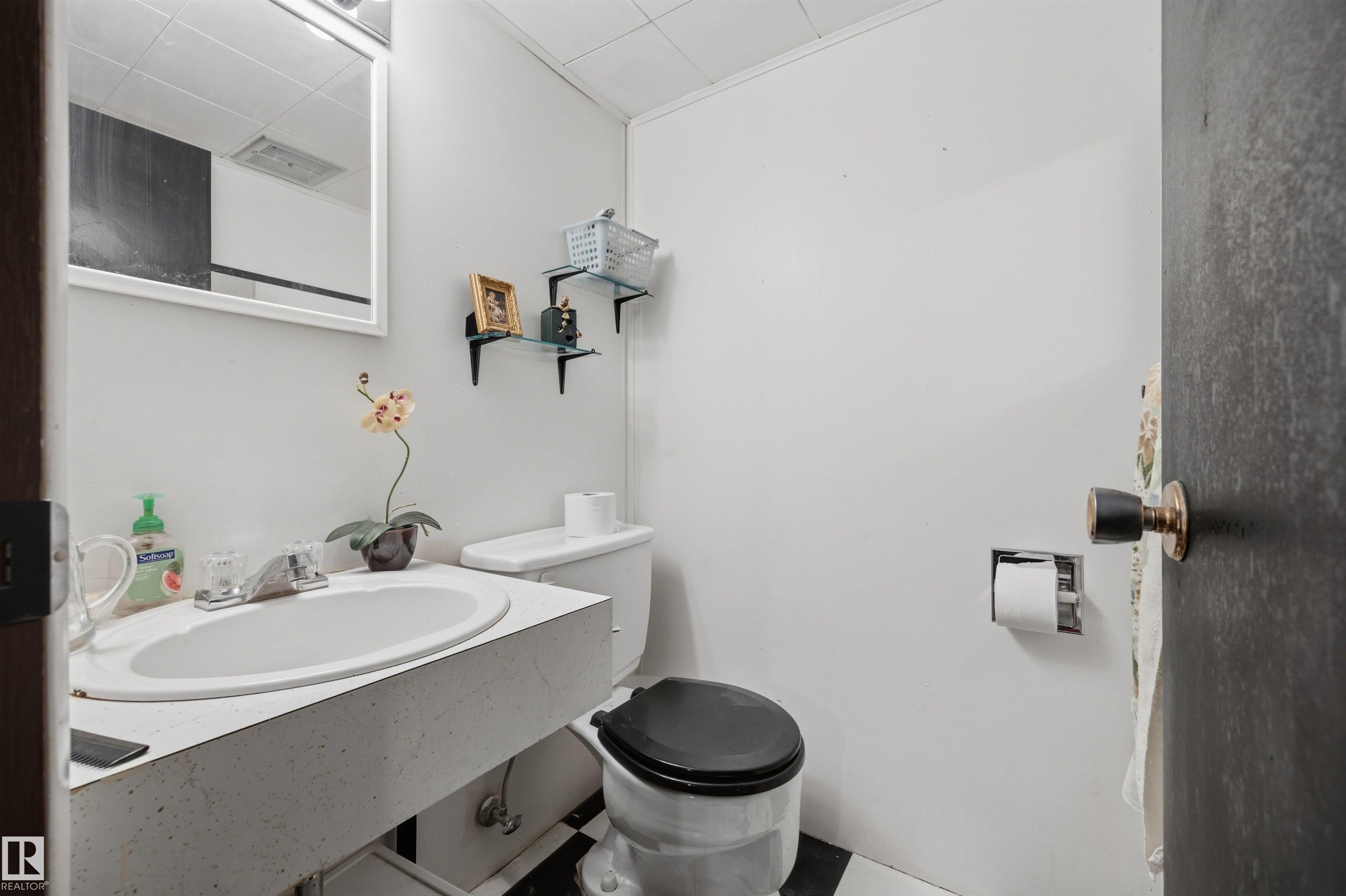 Photo 44 at 39 Manor Drive, Mills Haven, Sherwood Park