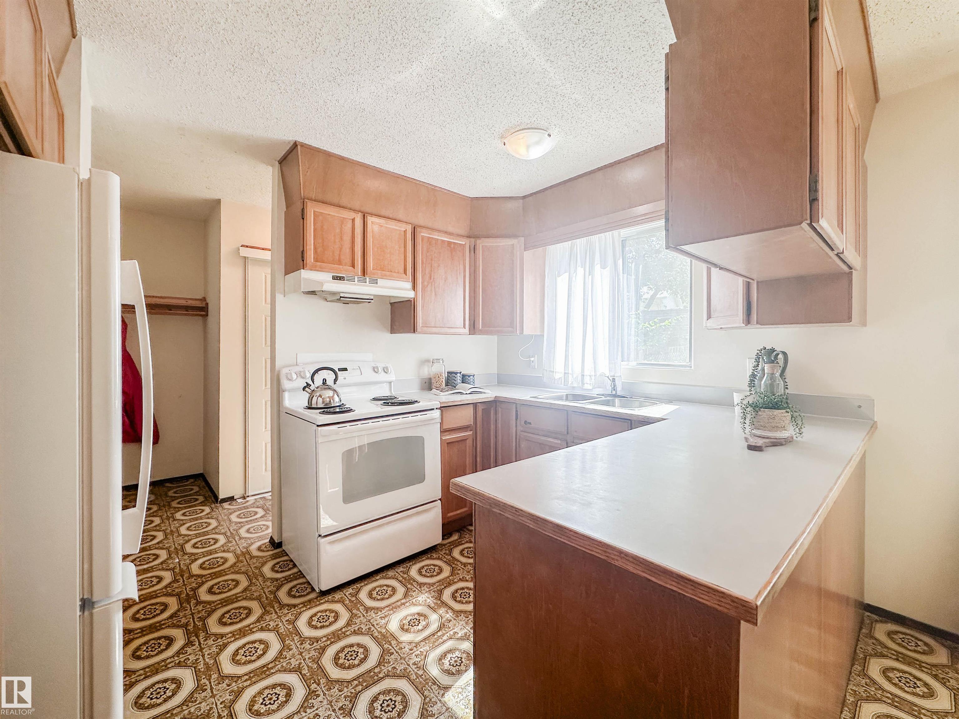 Photo 12 at 1 Forest Drive, Forest Lawn, St. Albert