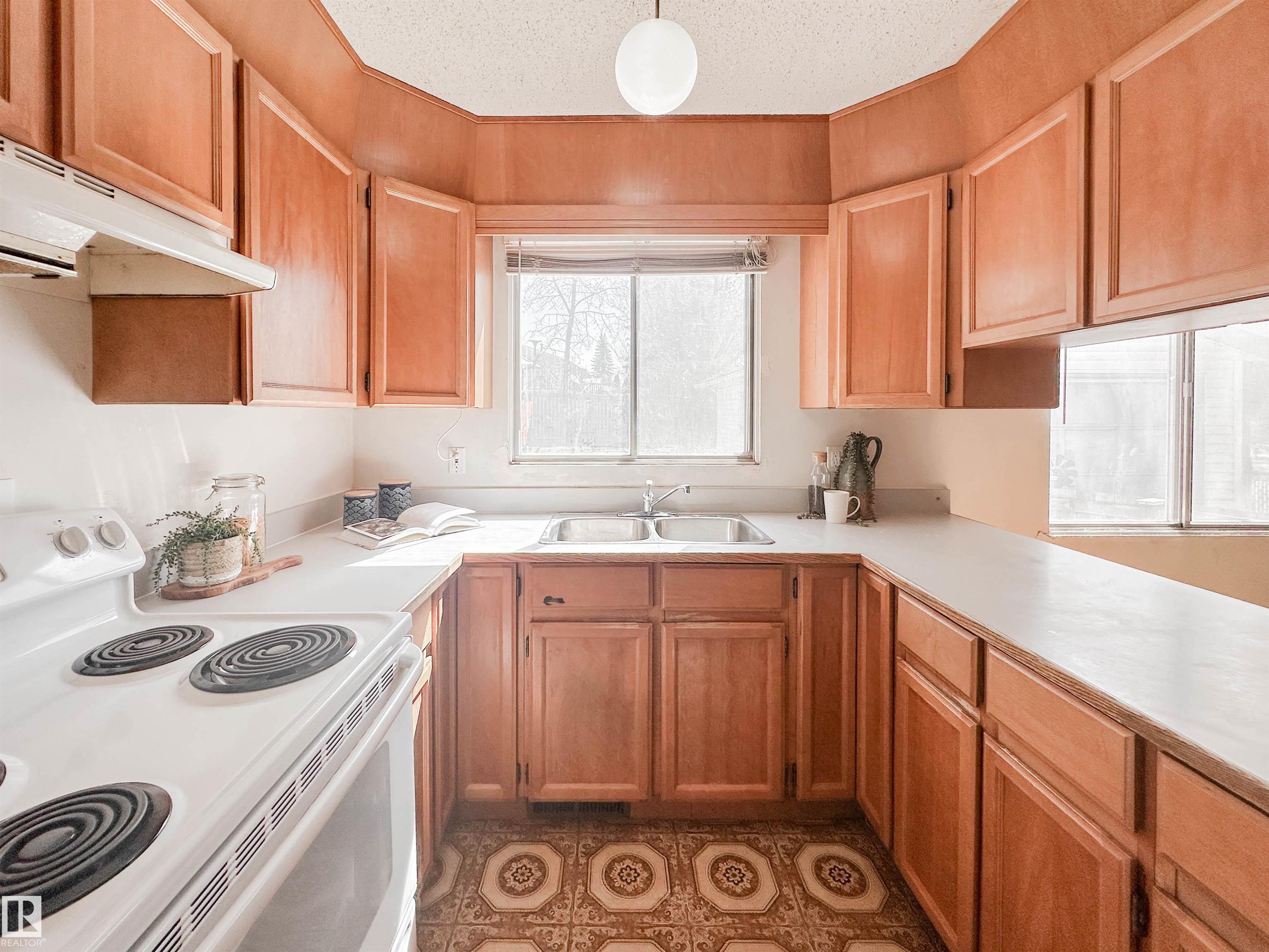 Photo 13 at 1 Forest Drive, Forest Lawn, St. Albert