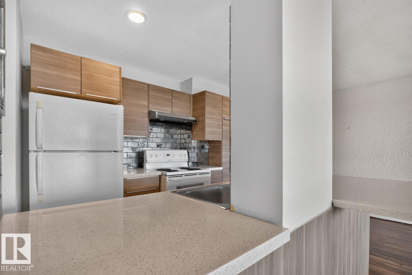Photo 11 at 205 - 11307 99 Avenue NW, Wîhkwêntôwin, Edmonton