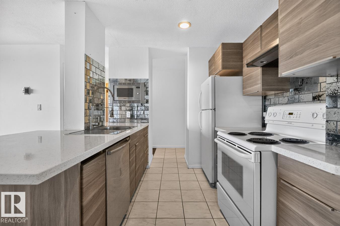 Photo 13 at 205 - 11307 99 Avenue NW, Wîhkwêntôwin, Edmonton