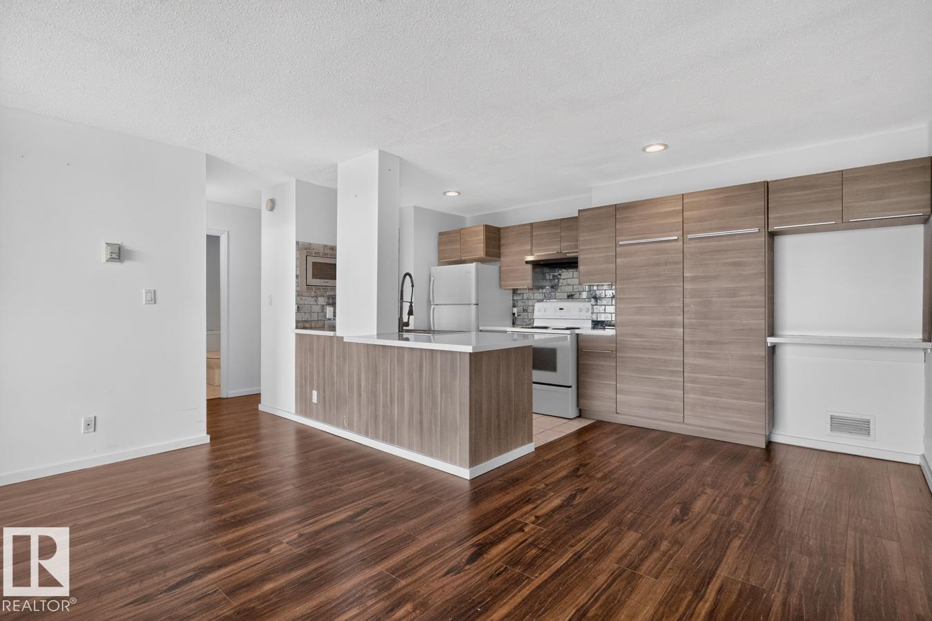 Photo 15 at 205 - 11307 99 Avenue NW, Wîhkwêntôwin, Edmonton