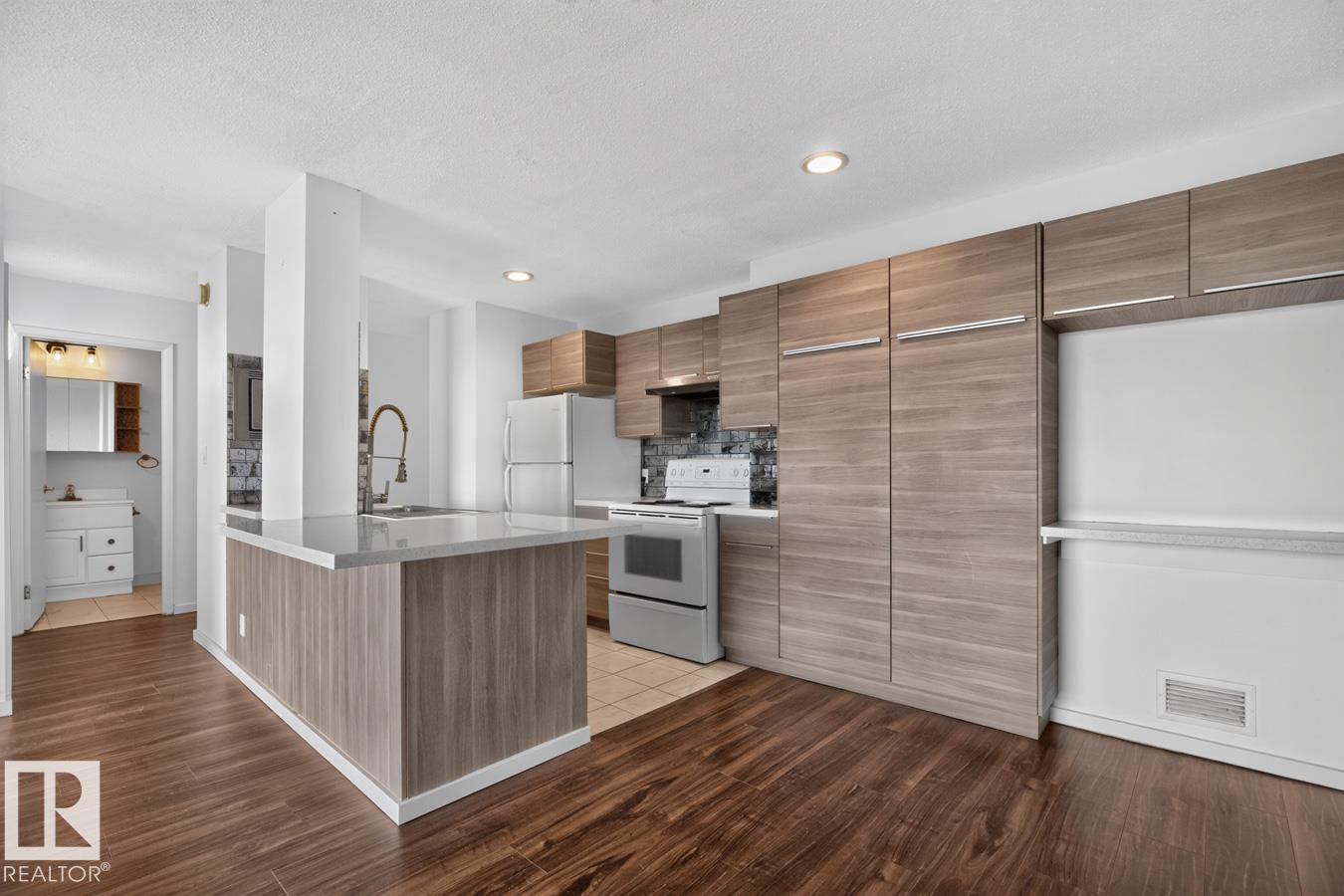Photo 8 at 205 - 11307 99 Avenue NW, Wîhkwêntôwin, Edmonton