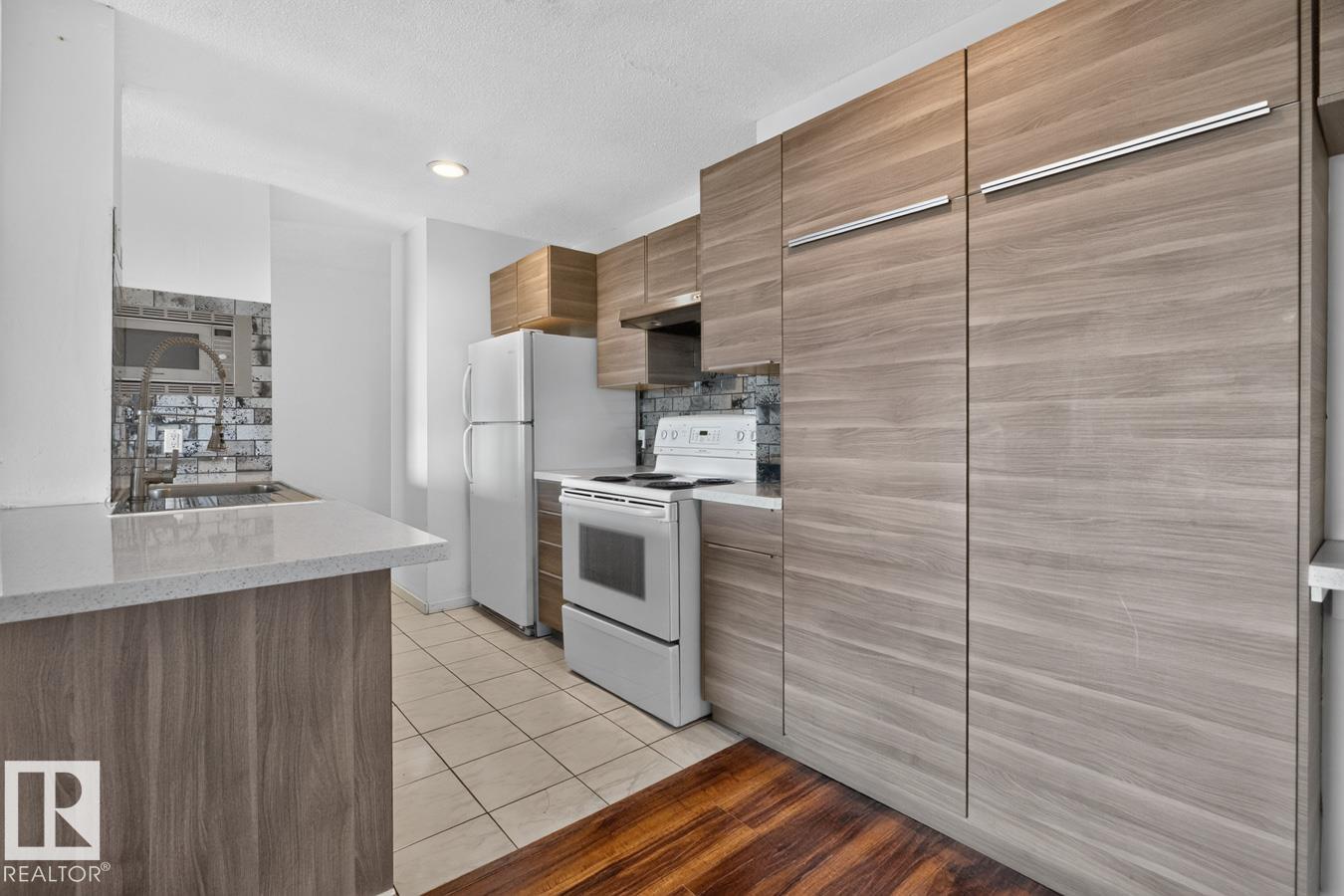 Photo 9 at 205 - 11307 99 Avenue NW, Wîhkwêntôwin, Edmonton