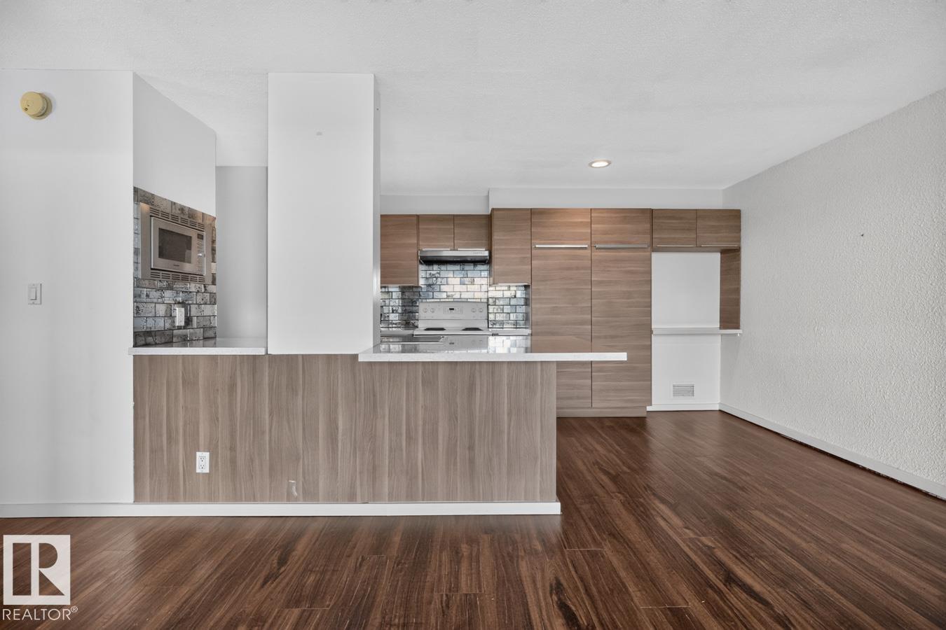 Photo 10 at 205 - 11307 99 Avenue NW, Wîhkwêntôwin, Edmonton