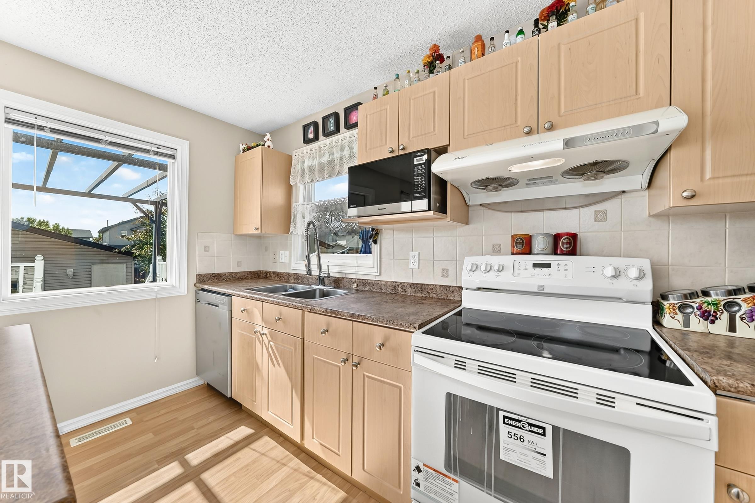 Photo 12 at 17408 87 Street NW, Klarvatten, Edmonton