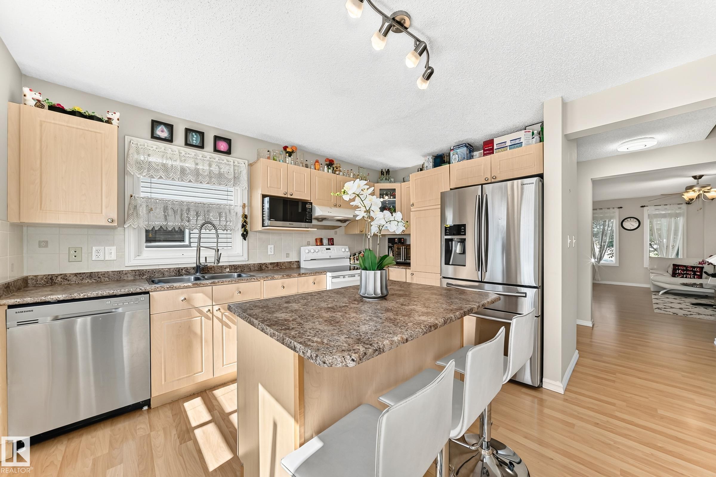Photo 7 at 17408 87 Street NW, Klarvatten, Edmonton