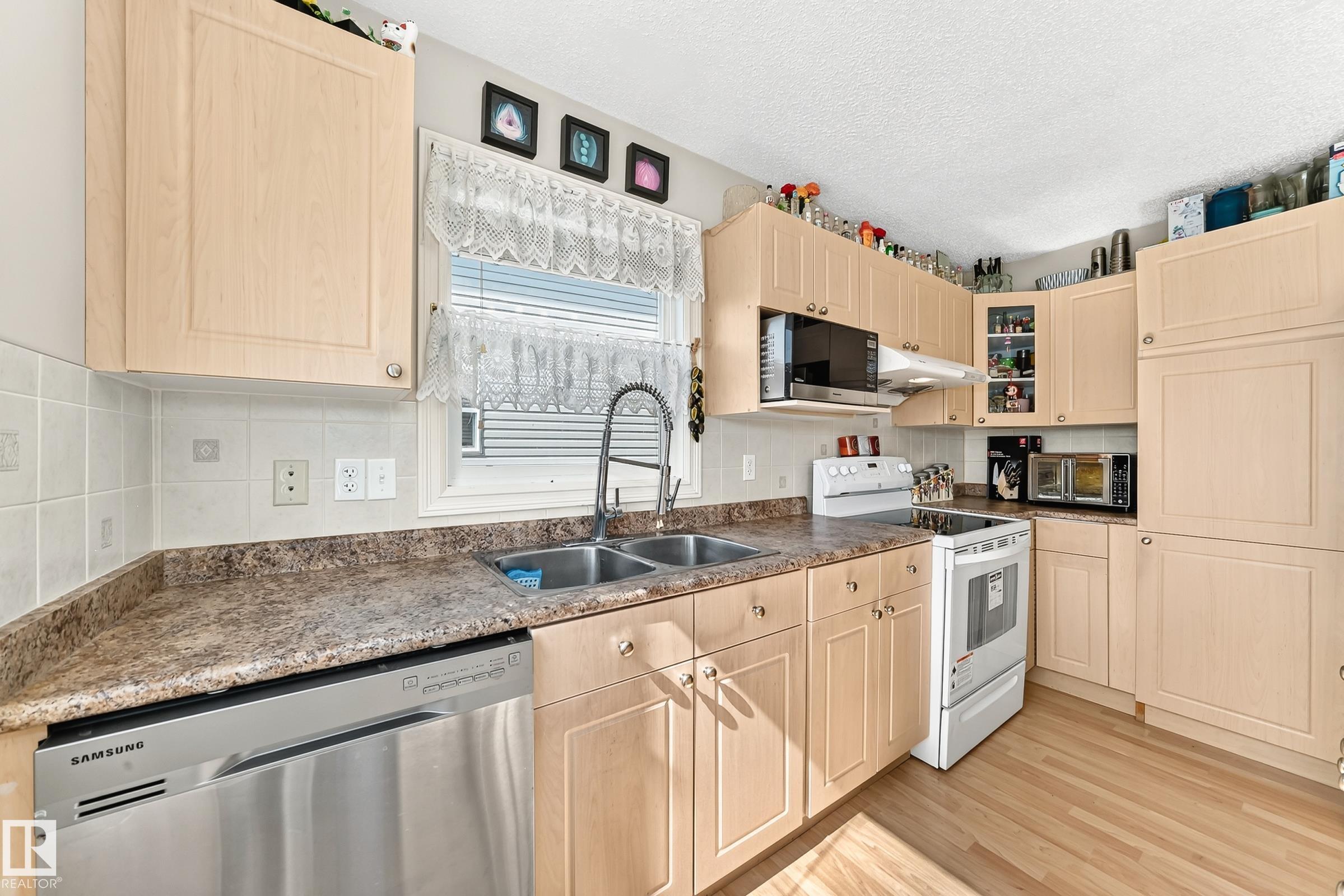 Photo 8 at 17408 87 Street NW, Klarvatten, Edmonton