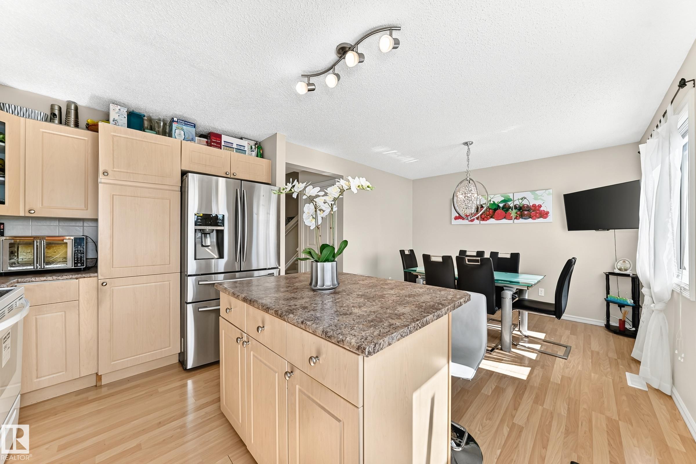 Photo 10 at 17408 87 Street NW, Klarvatten, Edmonton