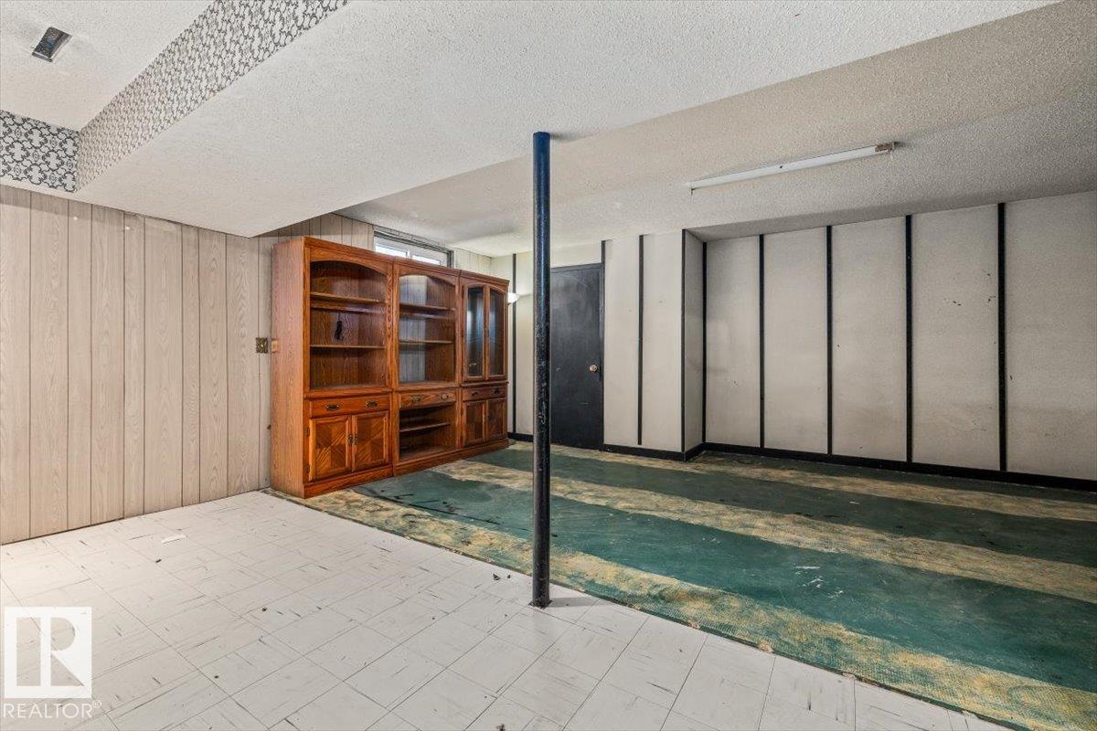 https://zimg.paragon.ice.com/ParagonImages/Property/PM/RAE/225408476/24/0/0/963691f9beeabf5b4a1c7d248153a881/1/a557140f7a2c78cd8c918db3ed2349f6/225408476-4dfc4f8e-5184-423b-b395-d9dbb51c44a9.JPG