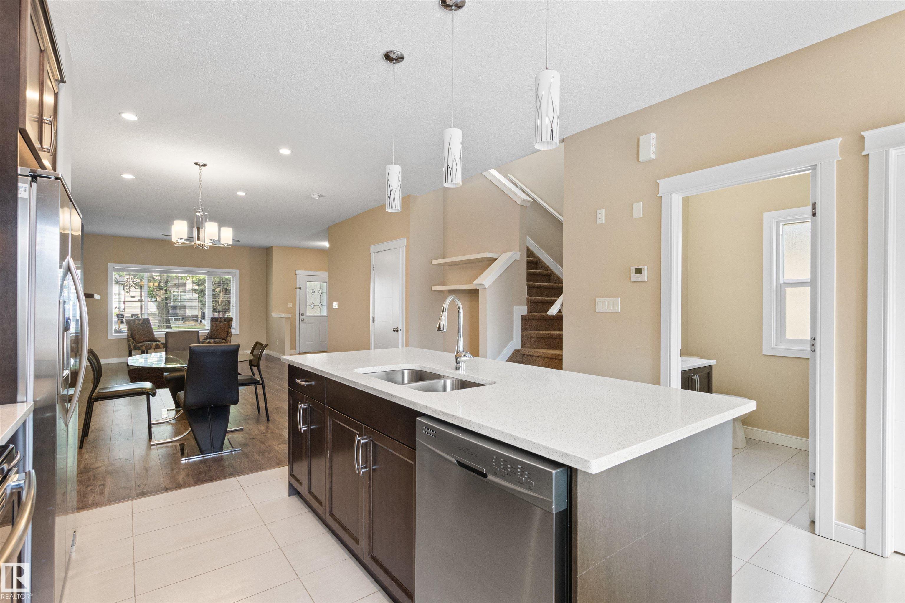 https://zimg.paragon.ice.com/ParagonImages/Property/PM/RAE/225408486/13/0/0/4f55365f57e656100fd6d4f30187ec01/1/7959722188b04bc5cf01ffdf7550aa64/225408486-e215272d-75fb-40f5-be76-5133a0ef7a18.JPG