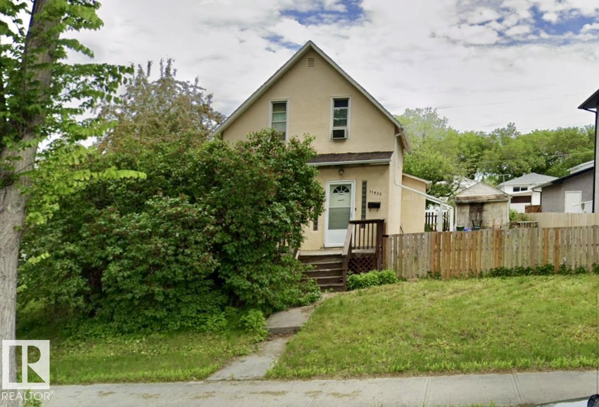 11933 70 Street NW, Montrose, Edmonton
