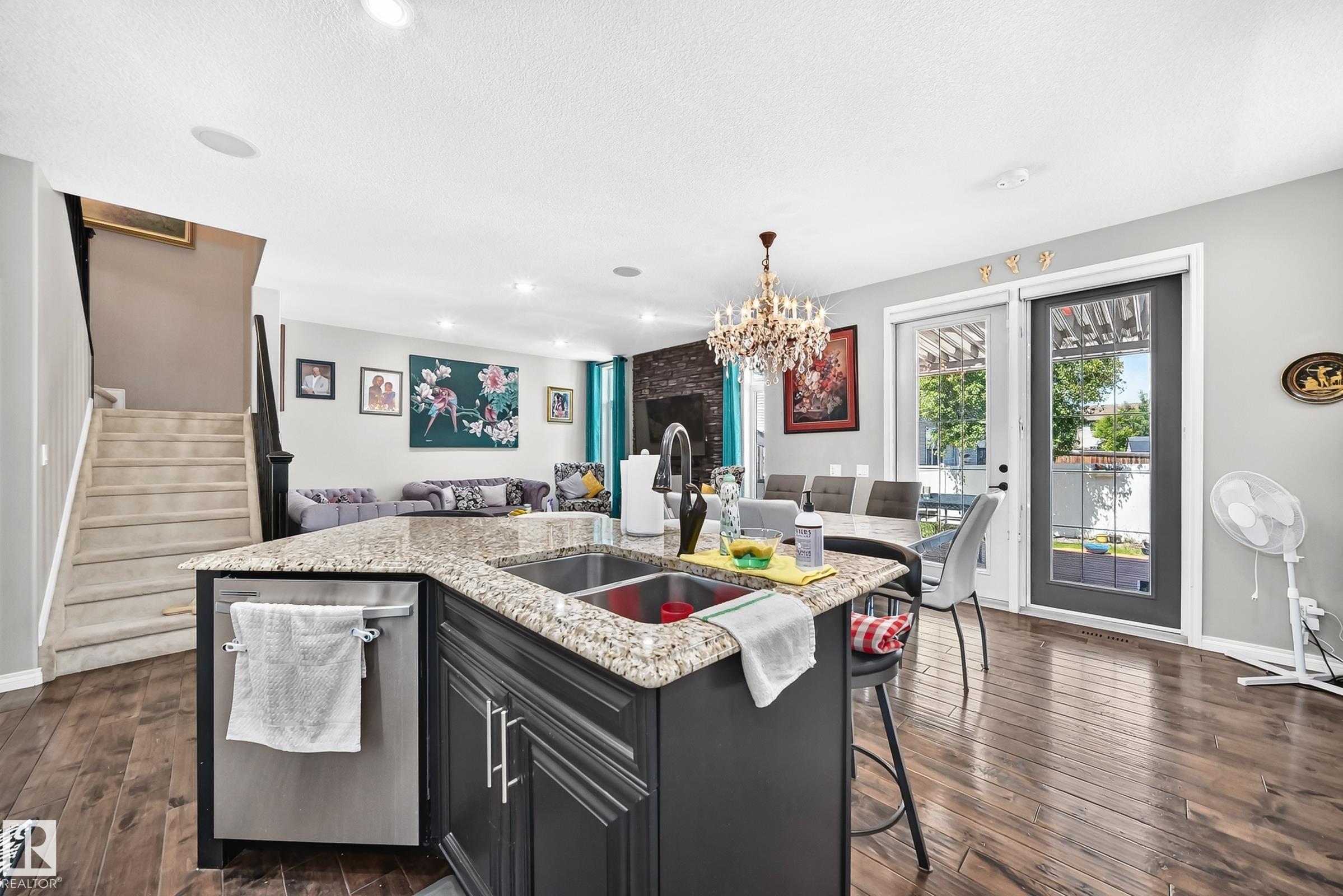 https://zimg.paragon.ice.com/ParagonImages/Property/PM/RAE/225408588/27/0/0/210a5c3782cce9325c1c62e48200c20f/1/3c9f746fa2a0befdbb1f68105e3649f6/225408588-0e503ce7-5c84-4d6c-b2c3-65b43f92c26c.JPG