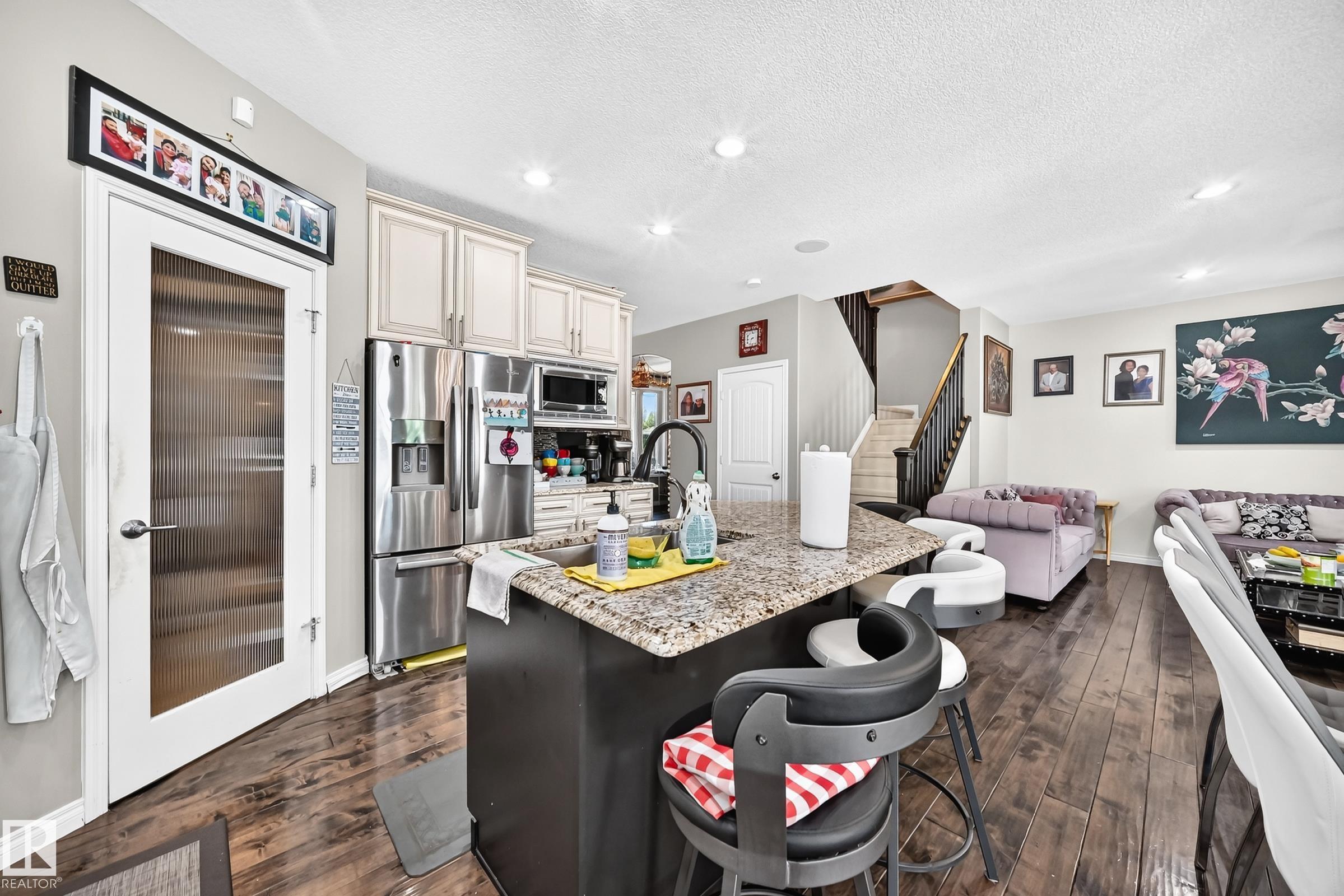 https://zimg.paragon.ice.com/ParagonImages/Property/PM/RAE/225408588/32/0/0/a71973058404c7f756b80361af047d85/1/3c9f746fa2a0befdbb1f68105e3649f6/225408588-01159514-5aef-4b98-863a-eeb6238b6cdf.JPG