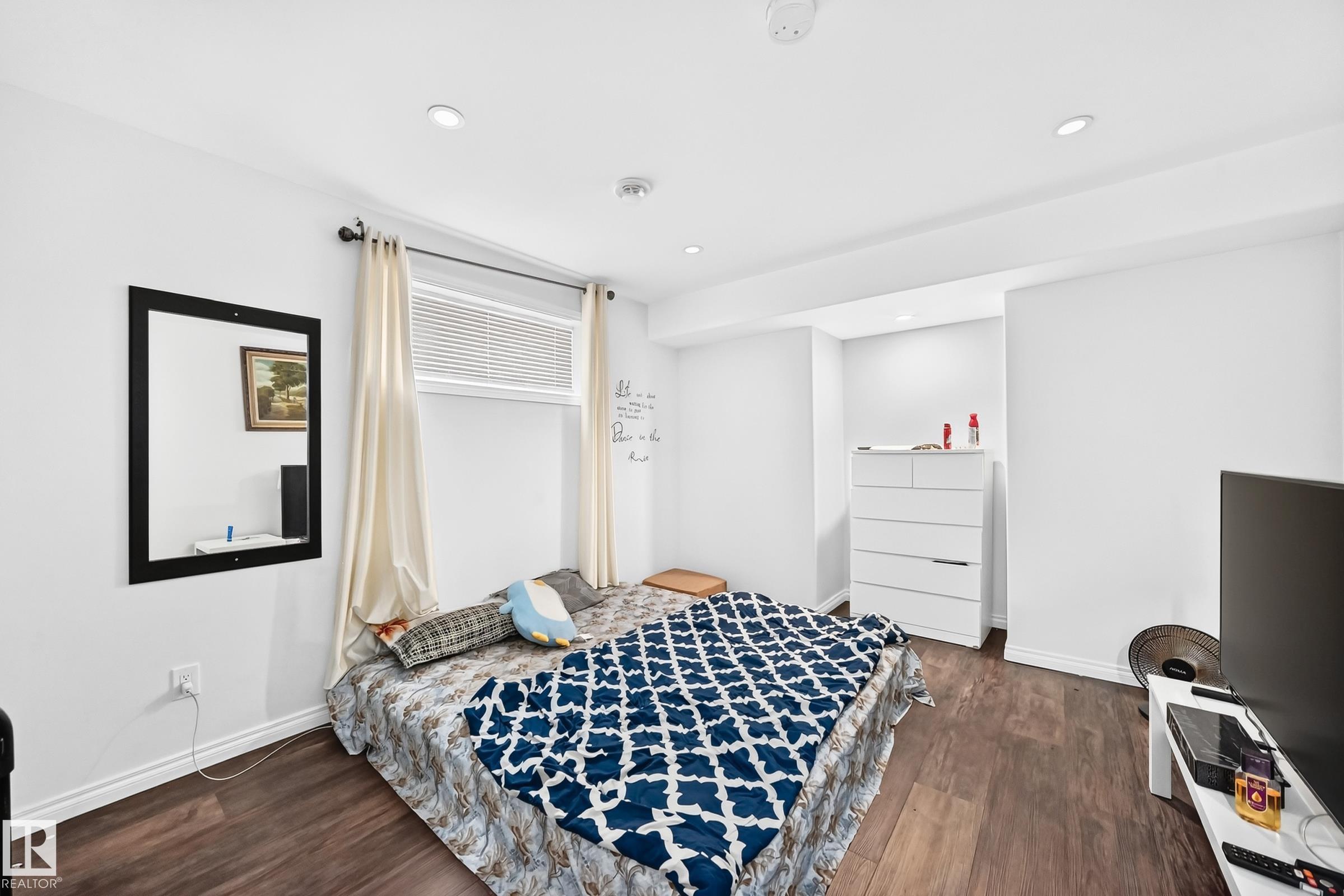 https://zimg.paragon.ice.com/ParagonImages/Property/PM/RAE/225408588/43/0/0/cd3e95ef092b14e626945f622fb7d849/1/3c9f746fa2a0befdbb1f68105e3649f6/225408588-3b024e17-4fa5-4690-9d83-80e6f44fc3ea.JPG