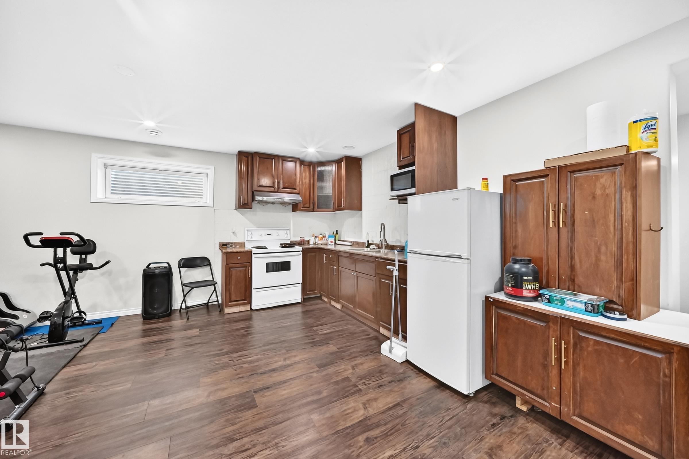 https://zimg.paragon.ice.com/ParagonImages/Property/PM/RAE/225408588/64/0/0/4957bde82e2748ae38a8daa29cf1cb7e/1/3c9f746fa2a0befdbb1f68105e3649f6/225408588-8f1fedaa-0ceb-413b-84af-cc57302e4cdd.JPG
