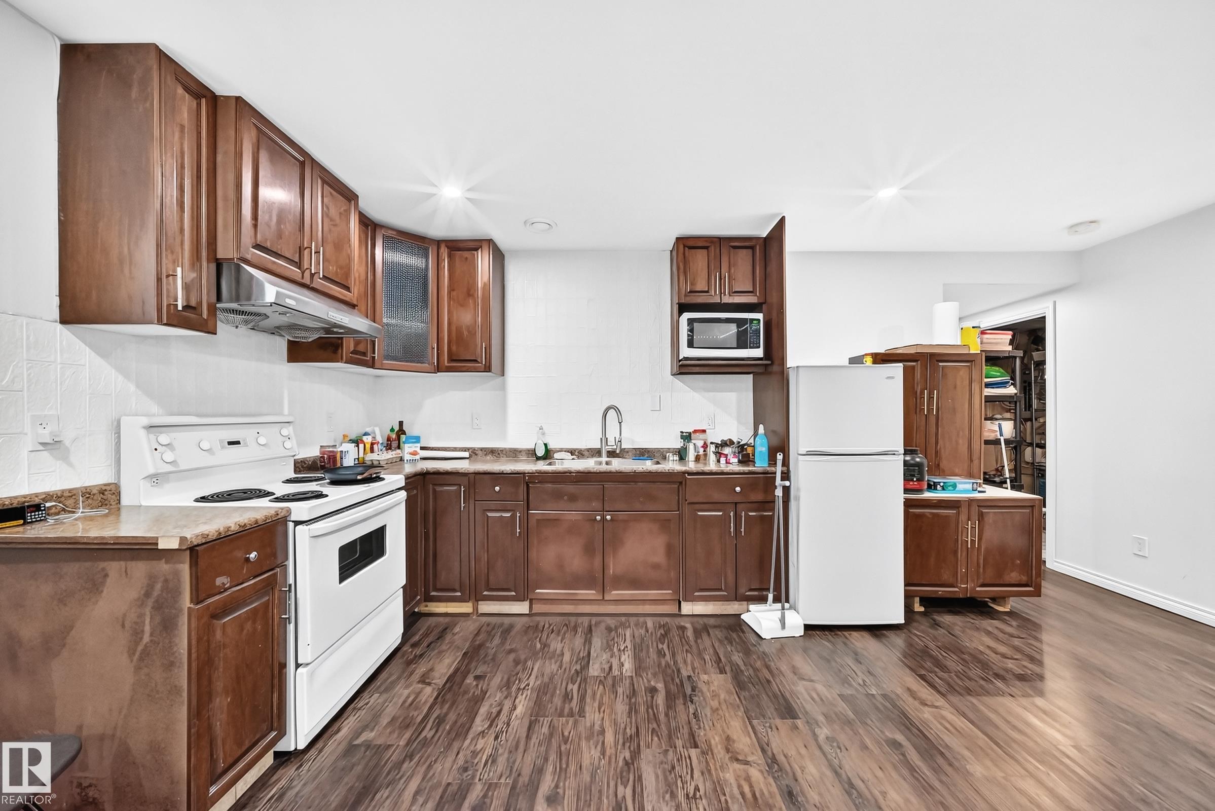 https://zimg.paragon.ice.com/ParagonImages/Property/PM/RAE/225408588/66/0/0/c3c3a3ec333b1c7d70497c34e1fcc10a/1/3c9f746fa2a0befdbb1f68105e3649f6/225408588-c67b23be-eed9-486c-ac19-1c8671c5c5d2.JPG