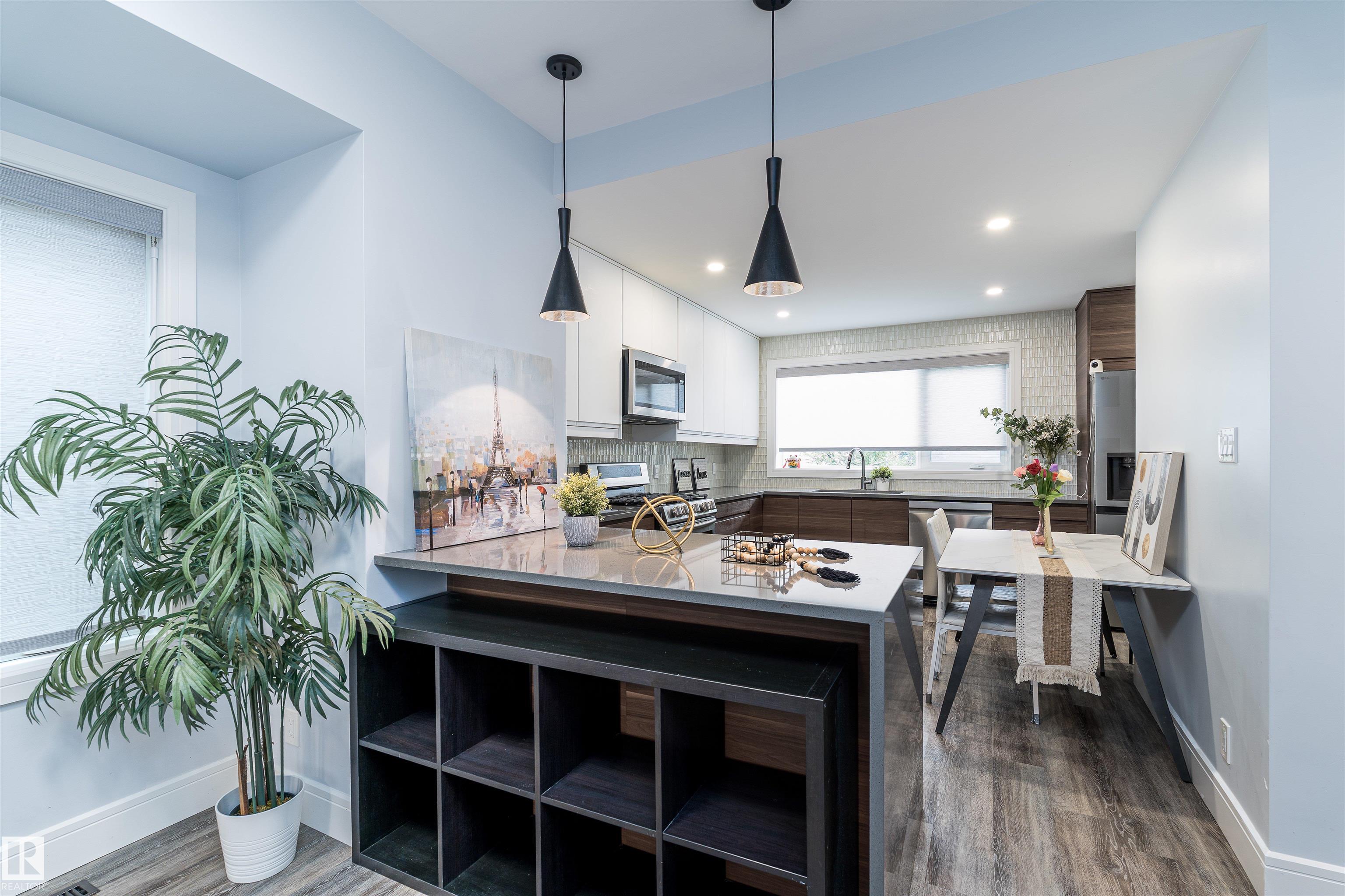 Photo 11 at 10934 80 Avenue NW, Garneau, Edmonton