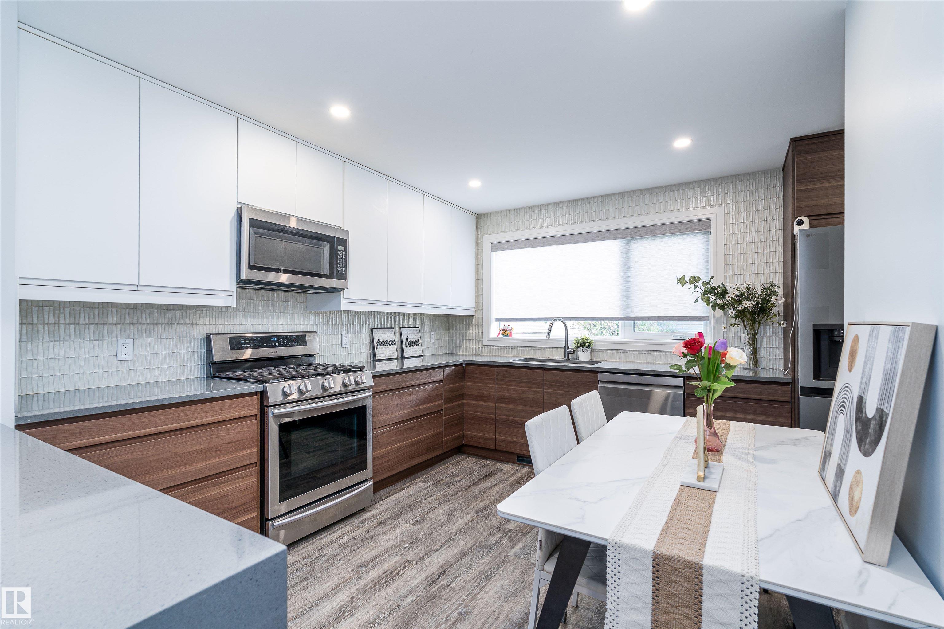 Photo 12 at 10934 80 Avenue NW, Garneau, Edmonton