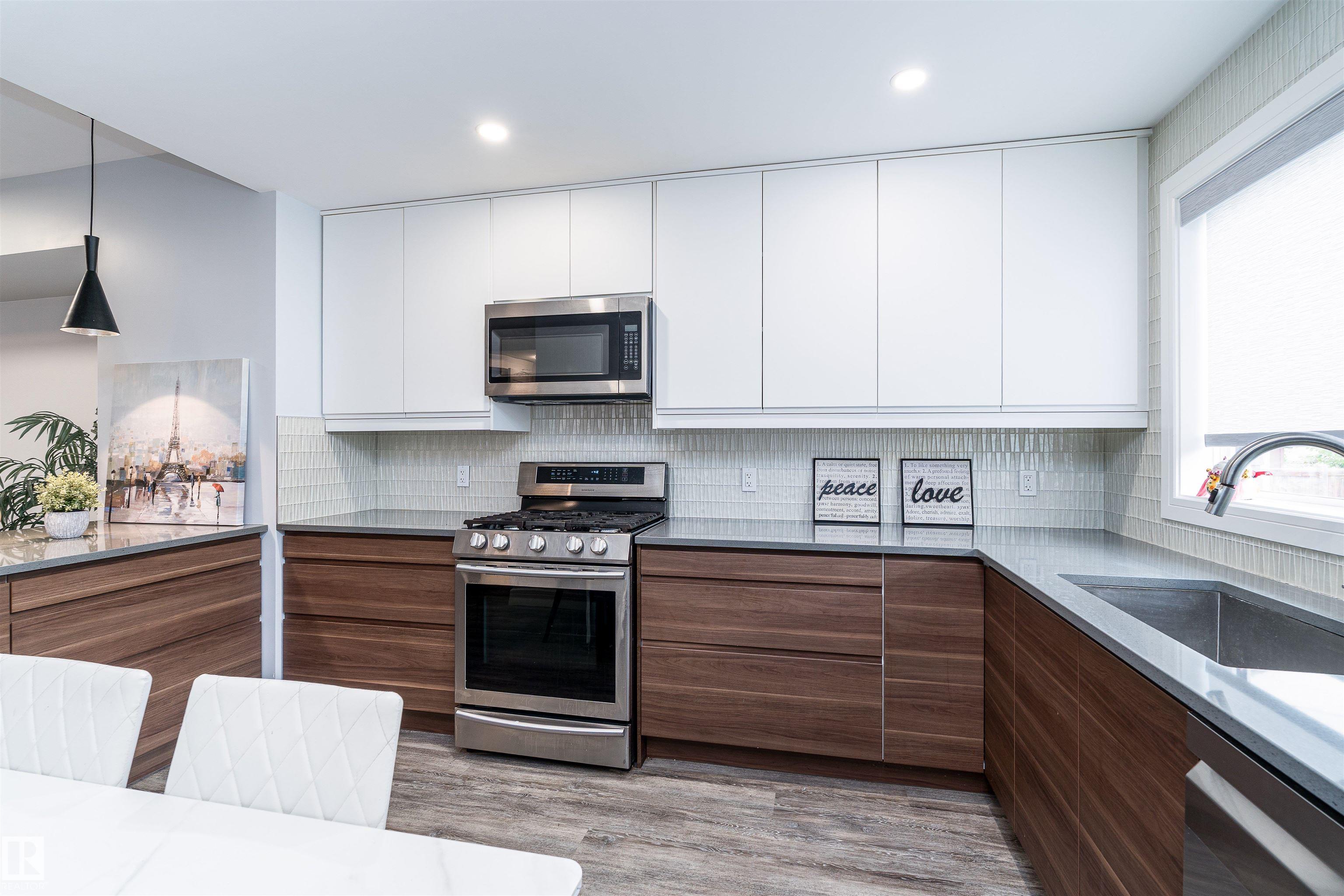 Photo 13 at 10934 80 Avenue NW, Garneau, Edmonton
