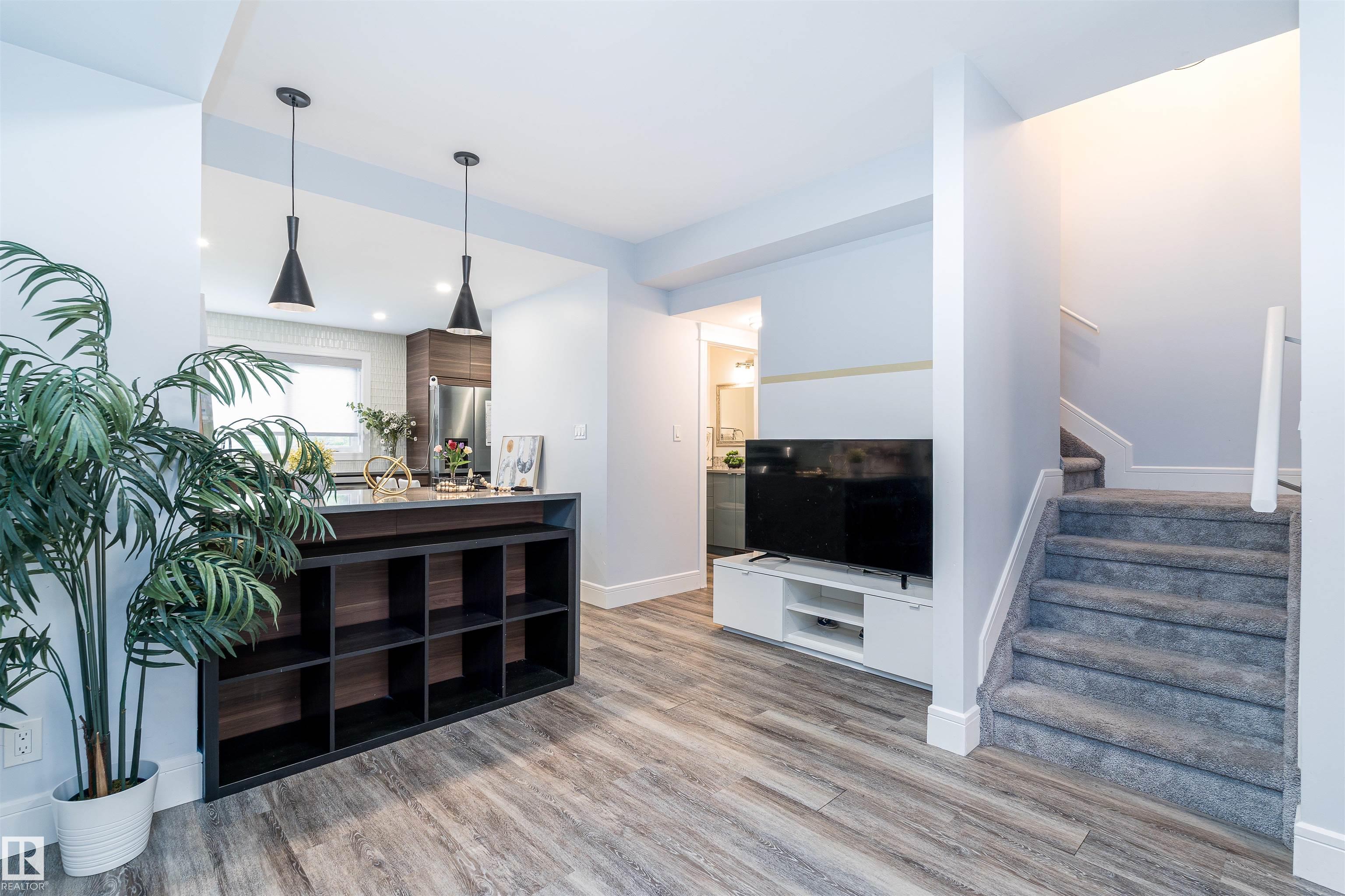 Photo 10 at 10934 80 Avenue NW, Garneau, Edmonton