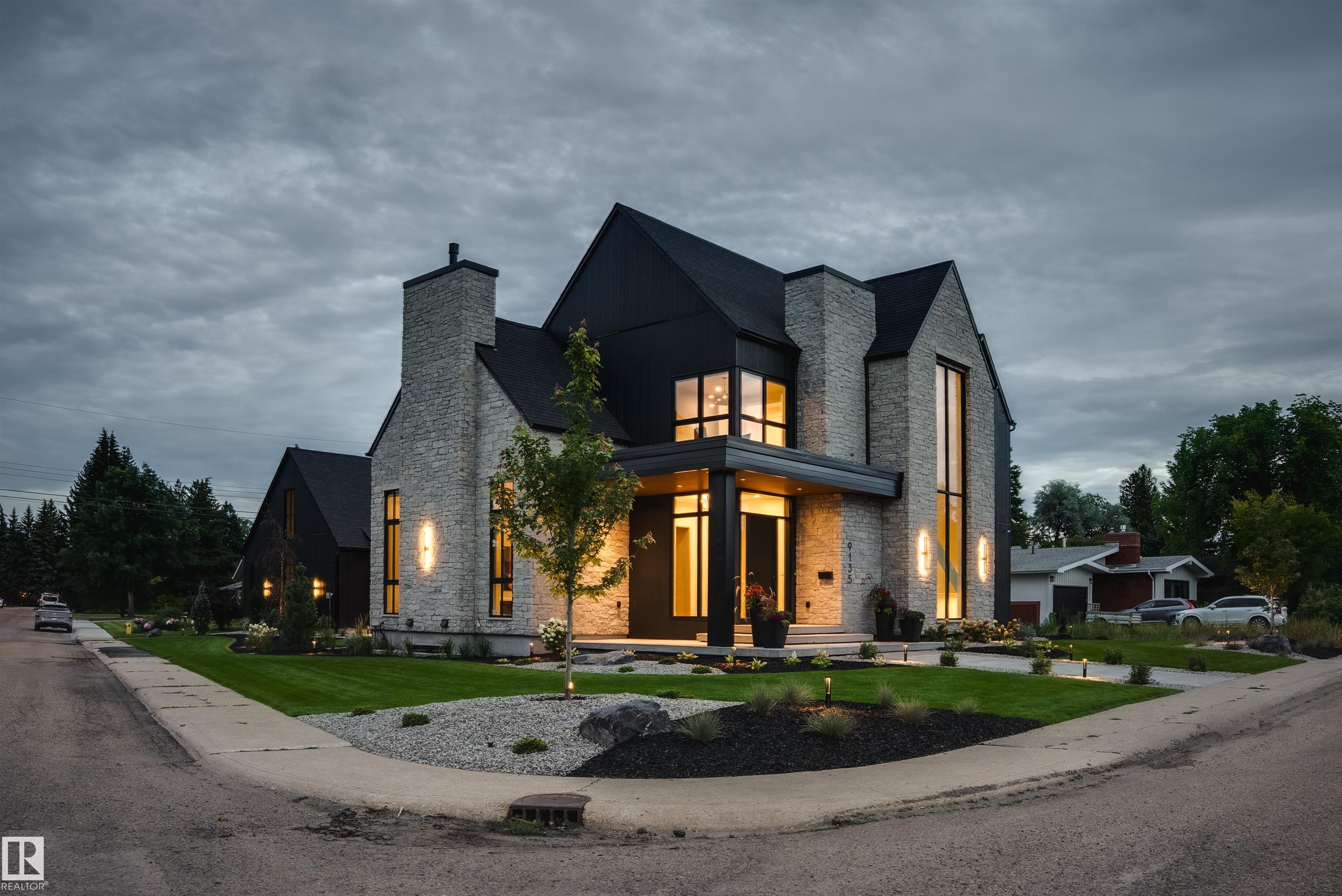 9135 141 Street, Edmonton, AB T5R 0L5
