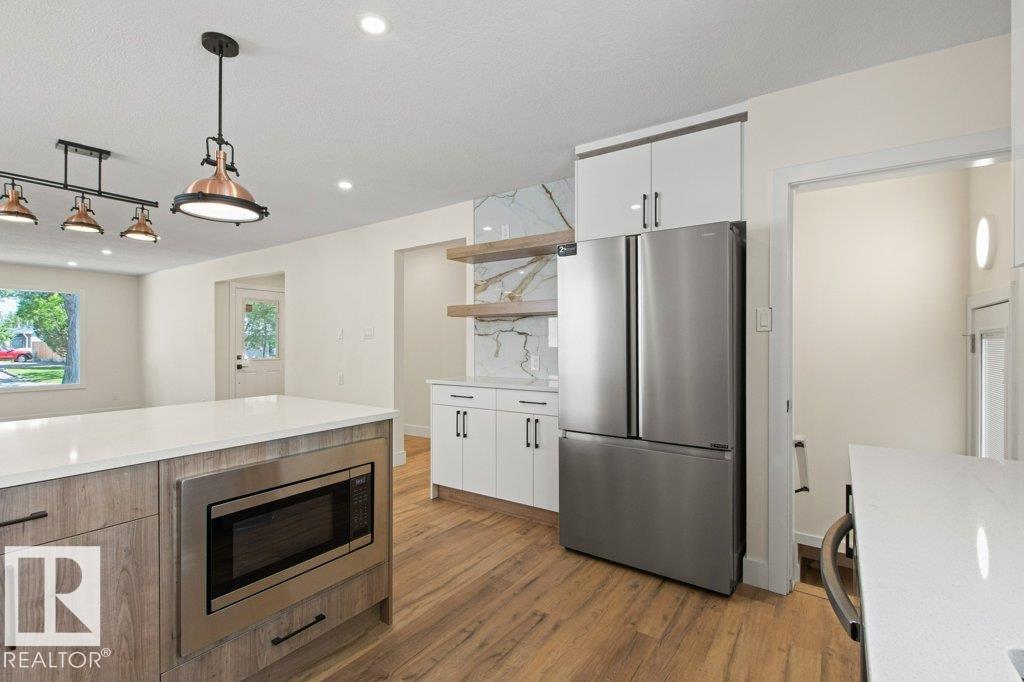 https://zimg.paragon.ice.com/ParagonImages/Property/PM/RAE/225408642/11/0/0/1832e5ea79d4f101b248d26ab8dadca8/1/eb8786ad61e83e17fecc04f865a29550/225408642-93b94c35-ab64-4250-8769-5dc08f010f4e.JPG